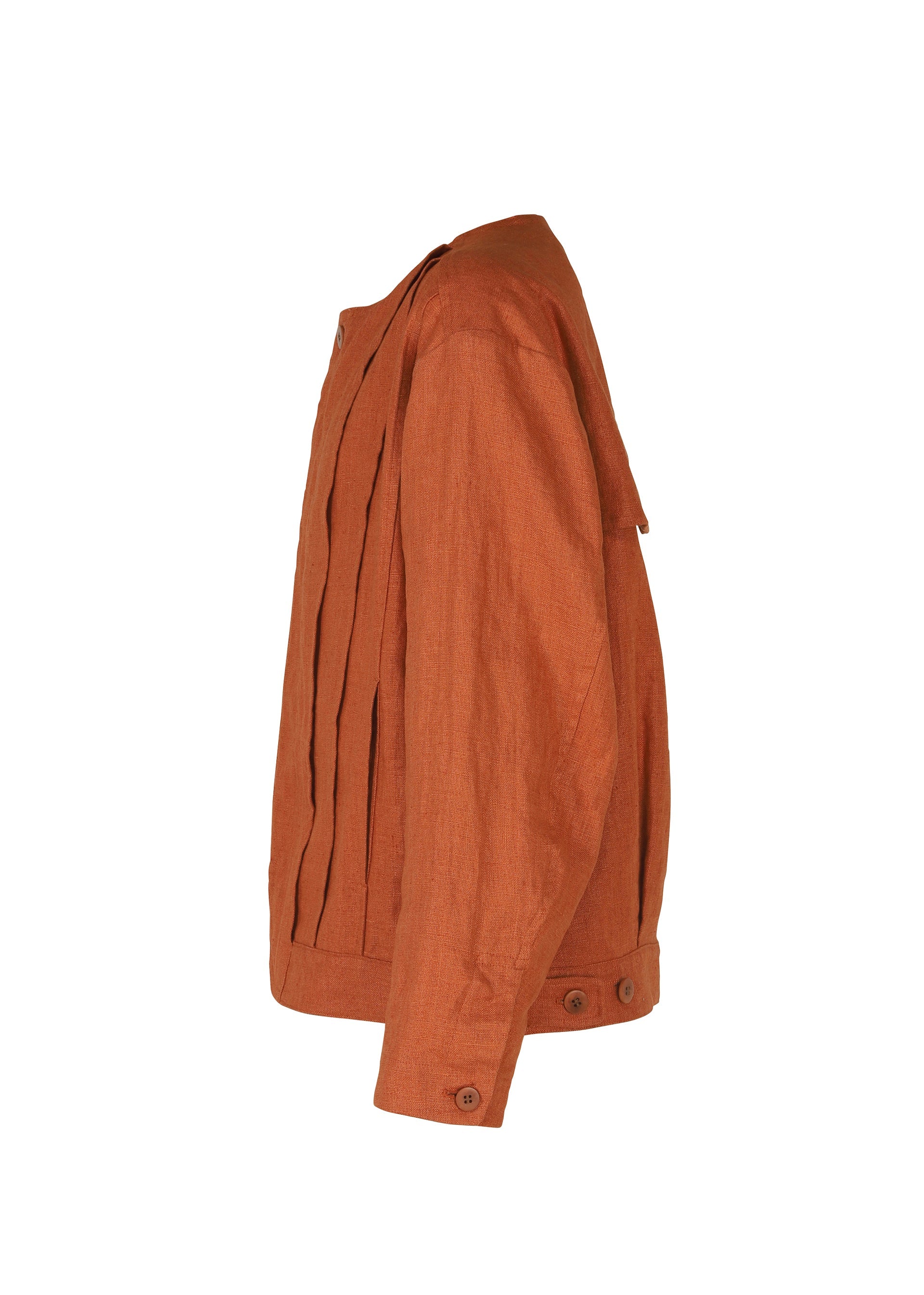 Zoomed view Side view of the IM MEN TOUGH LINEN jacket in rust, featuring a collarless design, front pleats, button cuffs, and waistband. The linen’s natural texture stands out against a white background.