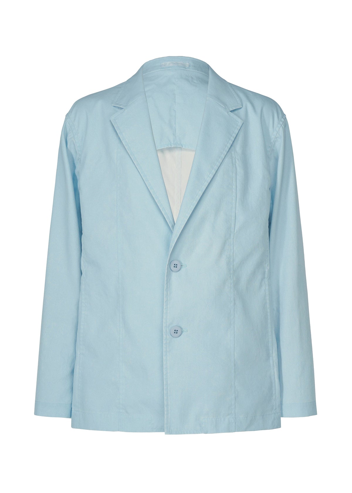 The IM MEN AIR WASH is a light blue blazer with long sleeves, two front buttons, and a notched lapel. Made from plant-derived polyester, this lightweight jacket features a simple, unstructured design. view 2 of 8