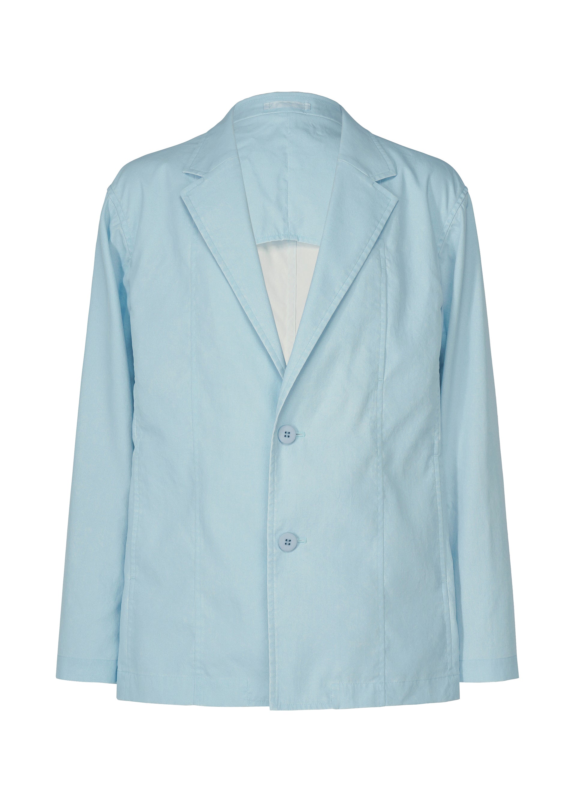 Zoomed view The IM MEN AIR WASH is a light blue blazer with long sleeves, two front buttons, and a notched lapel. Made from plant-derived polyester, this lightweight jacket features a simple, unstructured design. - LIGHT BLUE （no.70）