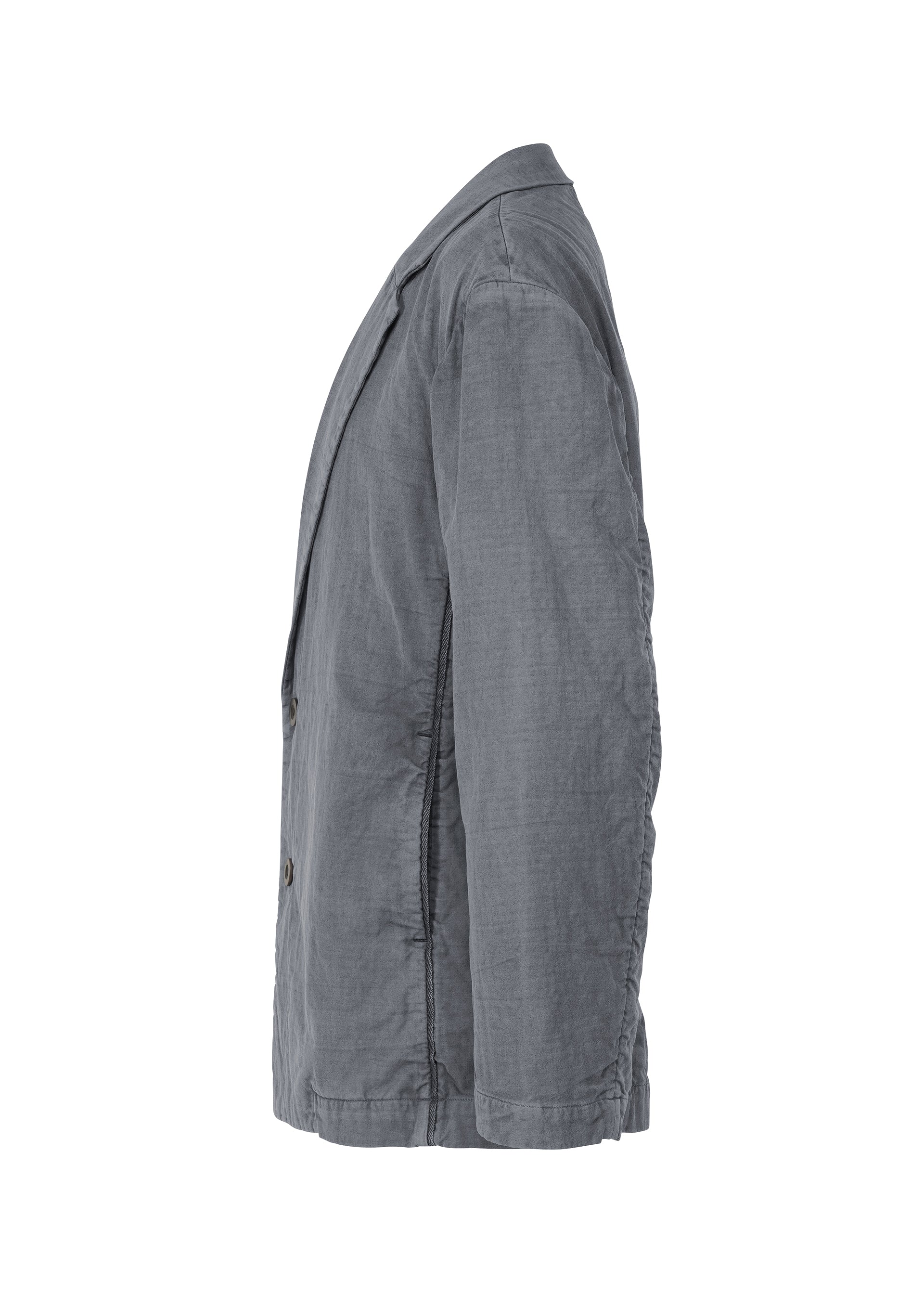 Zoomed view The IM MEN PIGMENT DOUBLE FACE COTTON blazer is displayed in side profile against a white background, featuring a gray wash, notch lapel, long sleeves, front buttons, and a soft texture for a relaxed look.