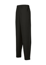 IM MEN’s FLAT BLACK pants are loose-fitting, wrinkle-resistant, and feature an elastic waistband. Made of smooth fabric in a relaxed, straight-leg style, they’re easy to fold for compact storage and ideal for daily wear. Shown on a white background.