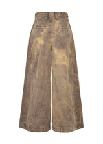 The ELEMENTS wide-leg, high-waisted brown denim culottes by IM MEN are made from thick cotton with a faded effect. They feature decorative stitching, side and back welt pockets, belt loops, and buttoned hems.