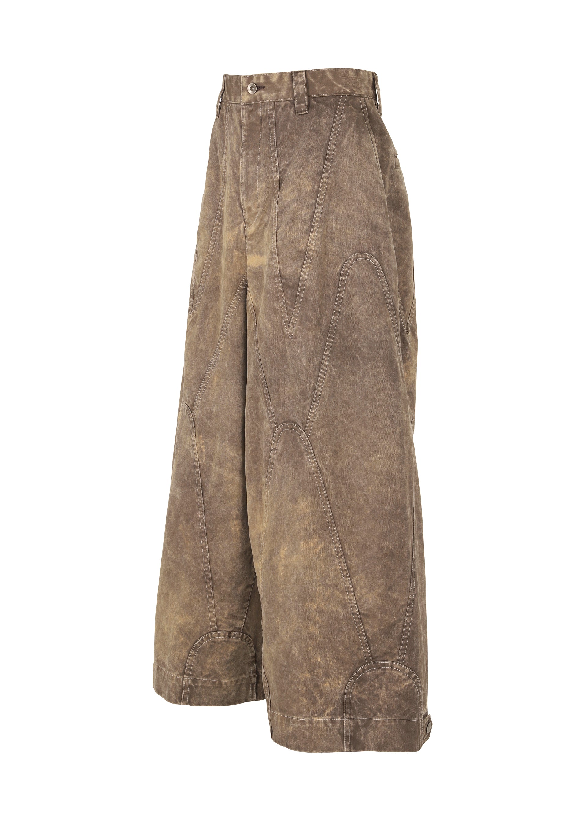 Zoomed view The IM MEN ELEMENTS pants are wide-legged, high-waisted, and brown, crafted from thick cotton with heavy seam details and a worn, faded look. Shown against a plain white background.