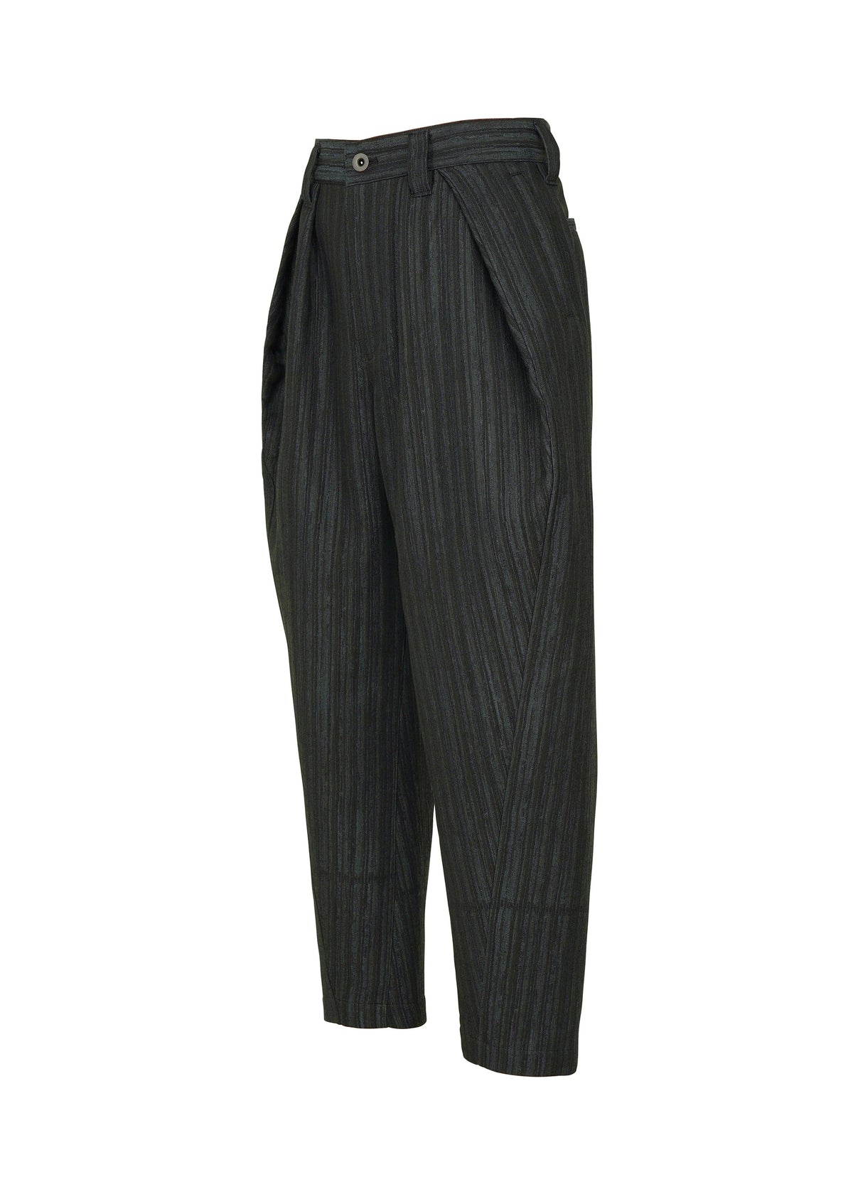 The CURVINESS trousers by IM MEN are dark gray, pinstriped, and cropped with pleats, angled side pockets, and a button closure. Made from cotton-linen blend for a relaxed loose fit, they're shown on a white background. view 4 of 8