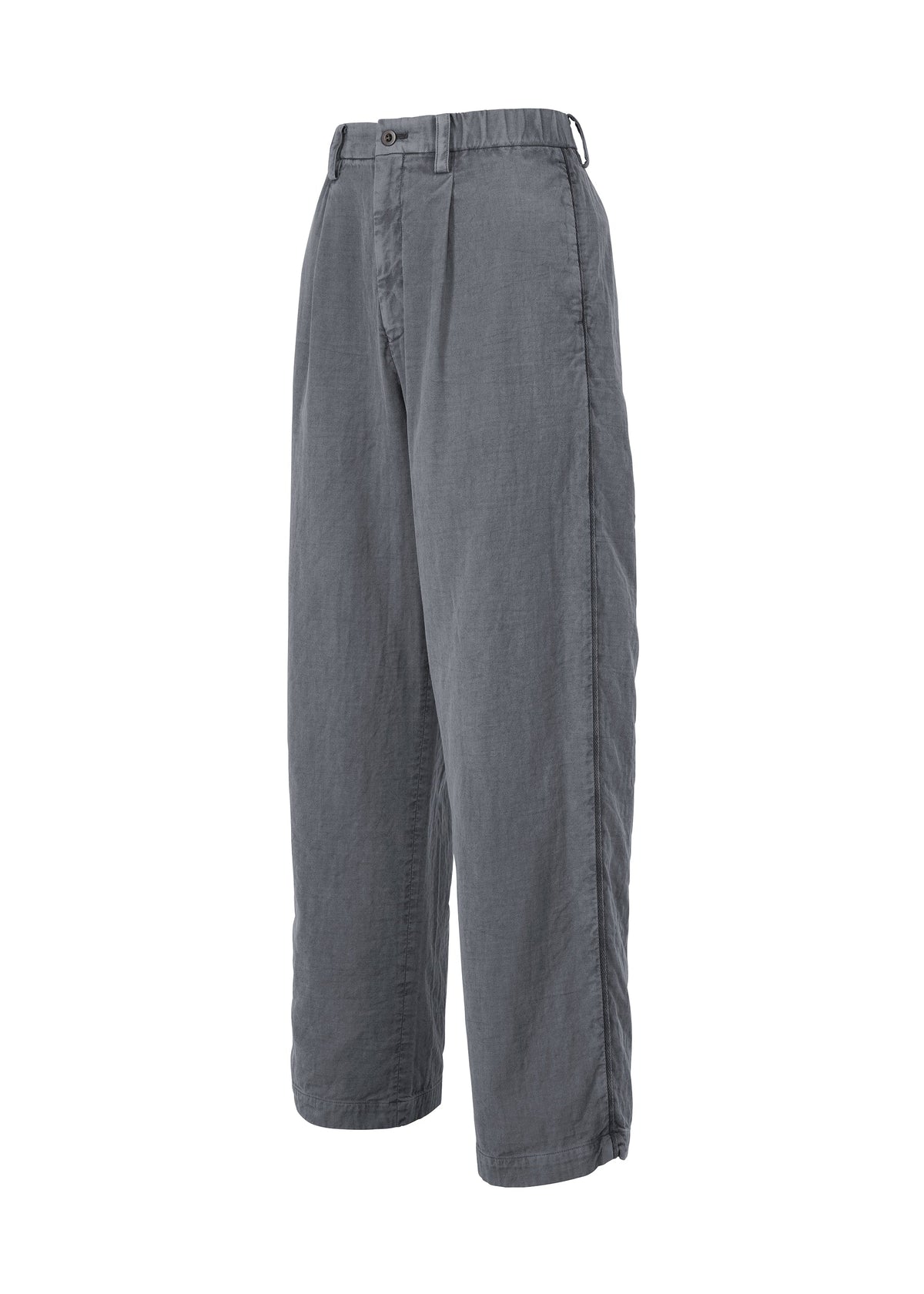 IM MEN’s PIGMENT DOUBLE FACE COTTON pants are loose-fit, gray, with a button and zipper closure, side pockets, and a soft, slightly wrinkled texture. Made from double-weave cotton and shown on a white background. view 4 of 8