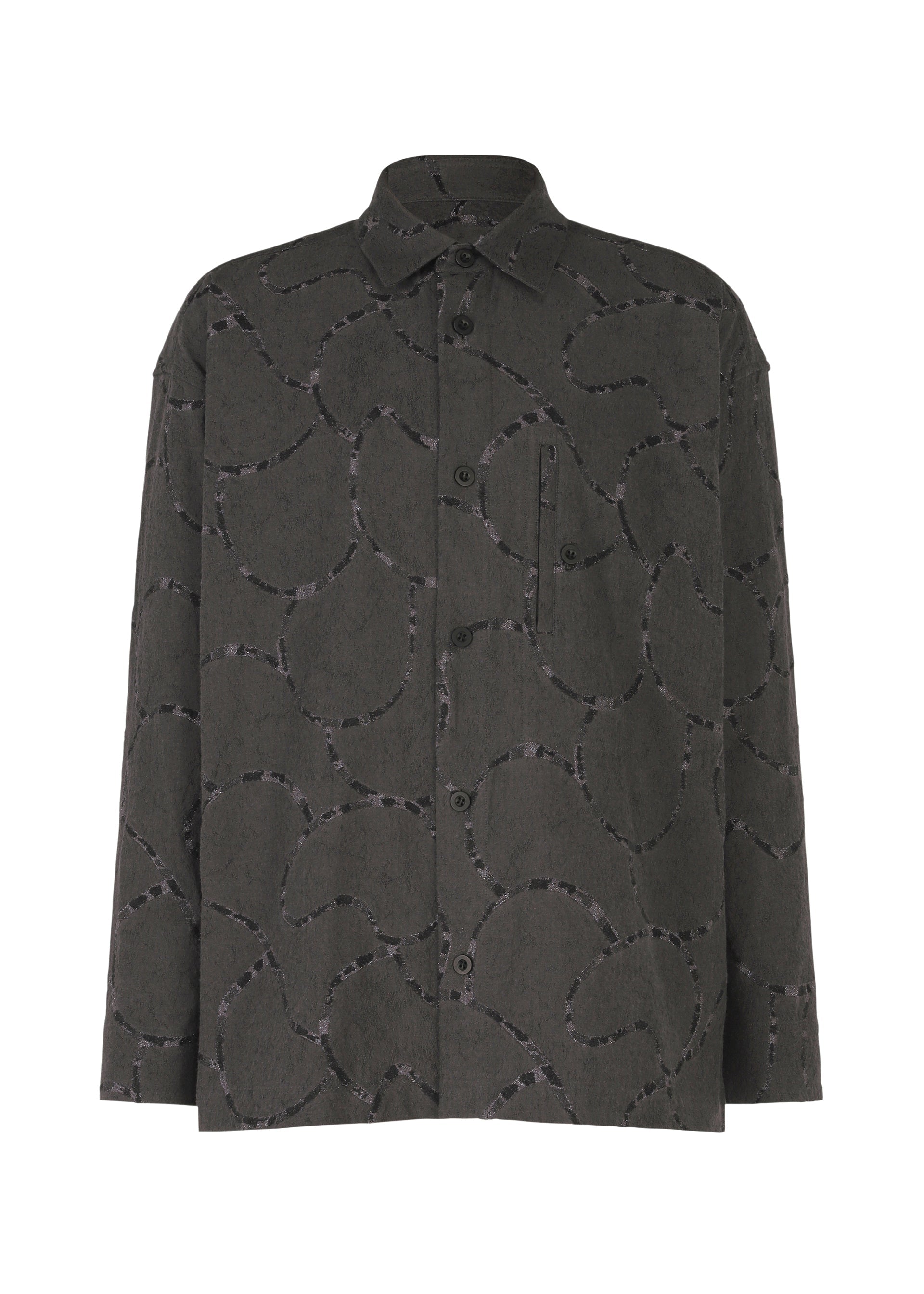 Zoomed view The IM MEN VASE JACQUARD SHIRT is a loose-fit, long-sleeve charcoal gray shirt with a subtle wavy pattern, chest pocket, and classic collar inspired by Shoji Kamoda’s ceramic artistry. - BLACK （no.15）