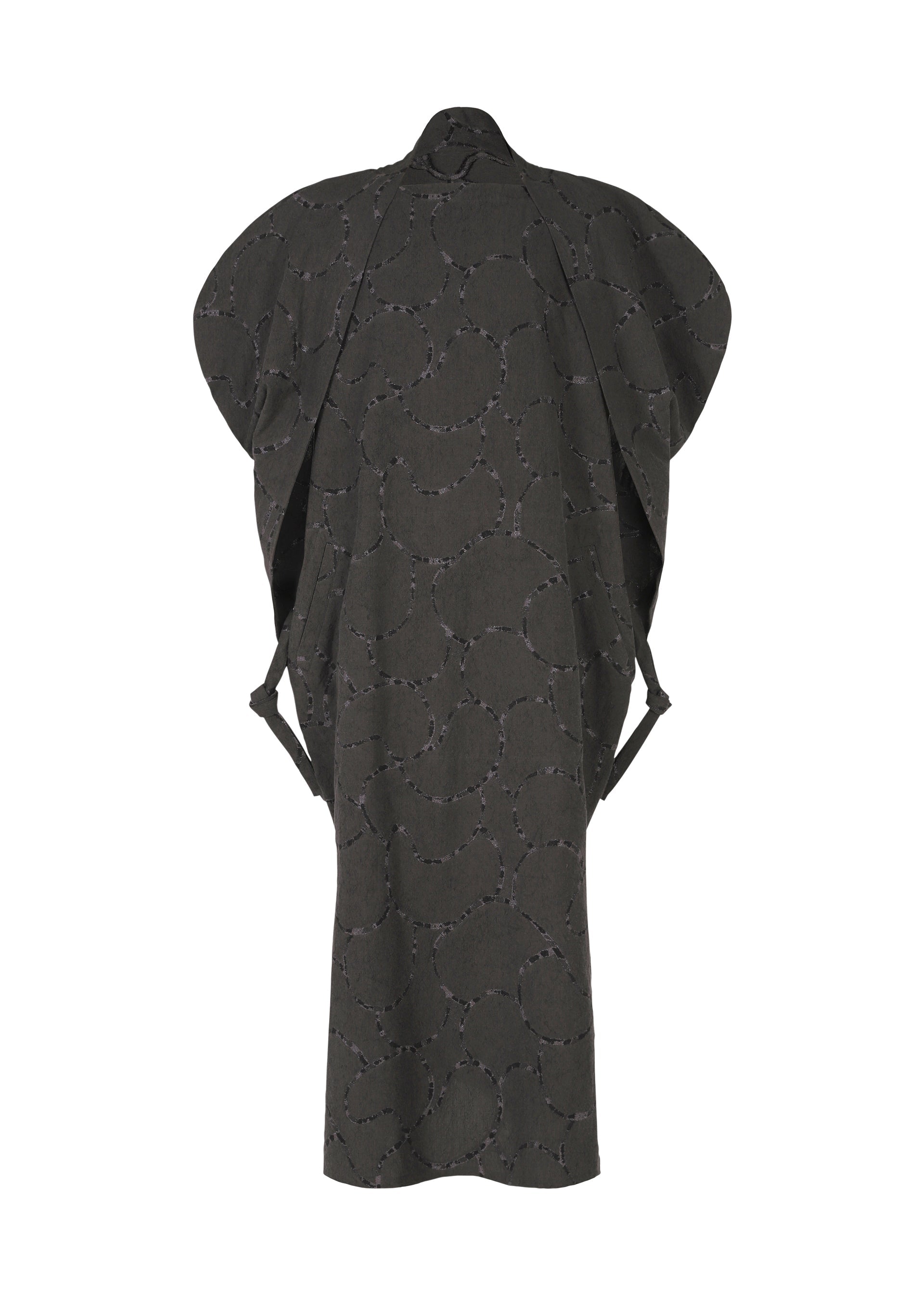 Zoomed view The IM MEN VASE JACQUARD SHIRT is a dark gray, knee-length piece with wide, rounded sleeves and an abstract circular pattern inspired by Shoji Kamoda, shown on a plain white background. - BLACK （no.15）