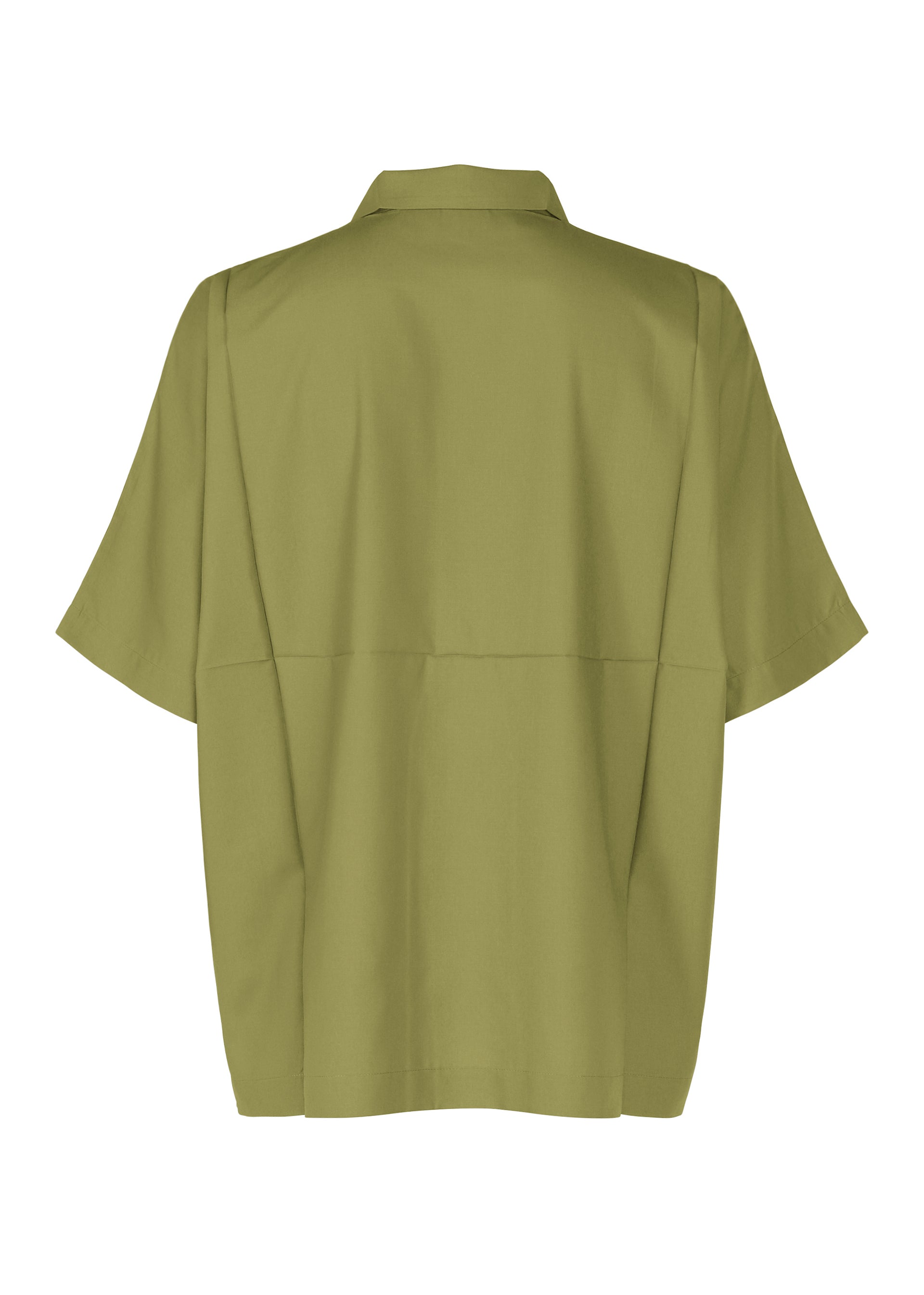 Zoomed view Back view of the IM MEN COMPACT SHIRT, a boxy-fit, short-sleeve shirt in olive green with geometric structure, collared design, and horizontal seam across the upper back.