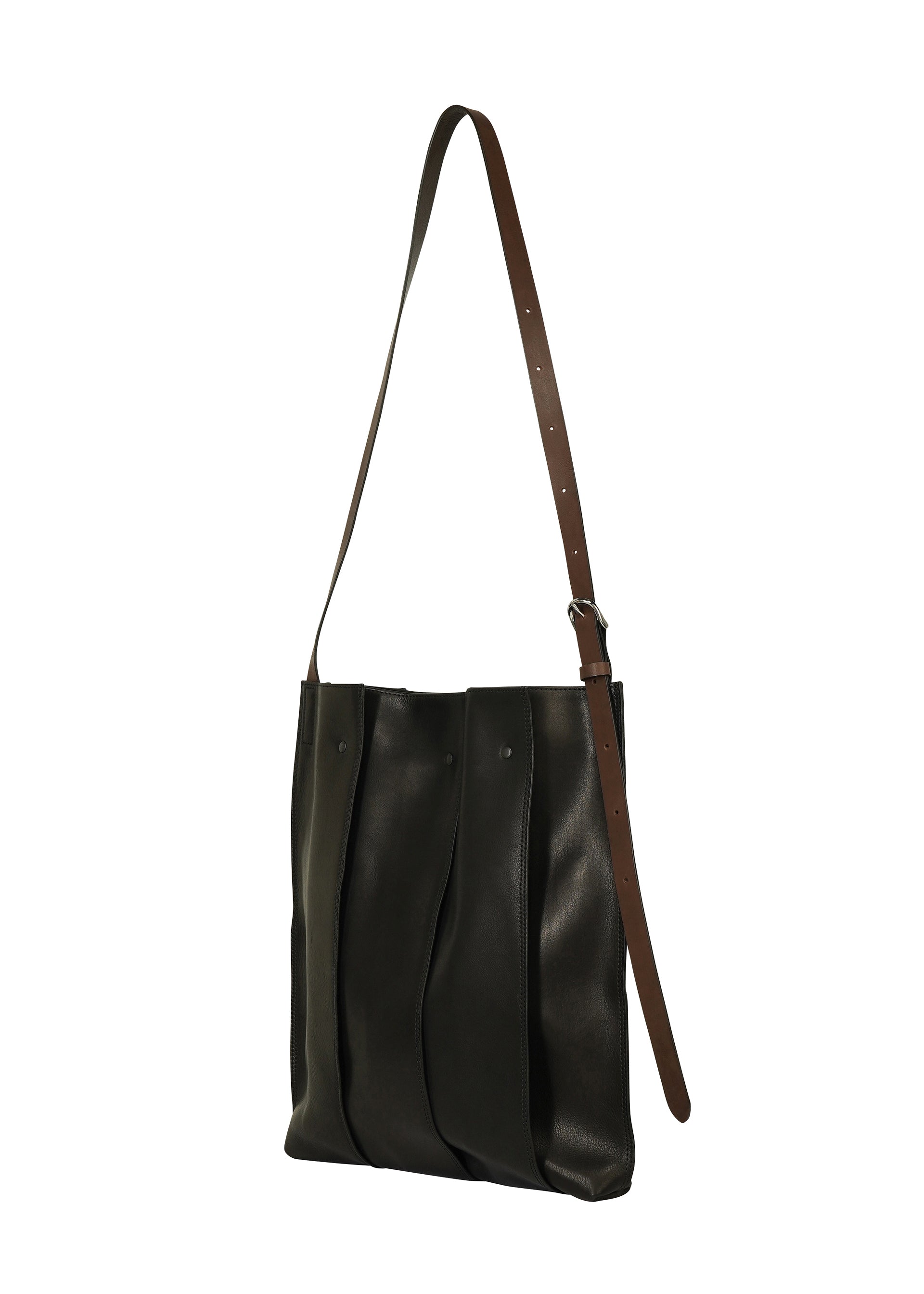 Zoomed view The LEATHER PLEATS shoulder bag by IM MEN is crafted from black natural leather and showcases three vertical pleats, complemented by a brown adjustable strap. Displayed against a plain white background, this spacious accessory offers both style and functionality—perfect as a fashionable 13-inch laptop bag.