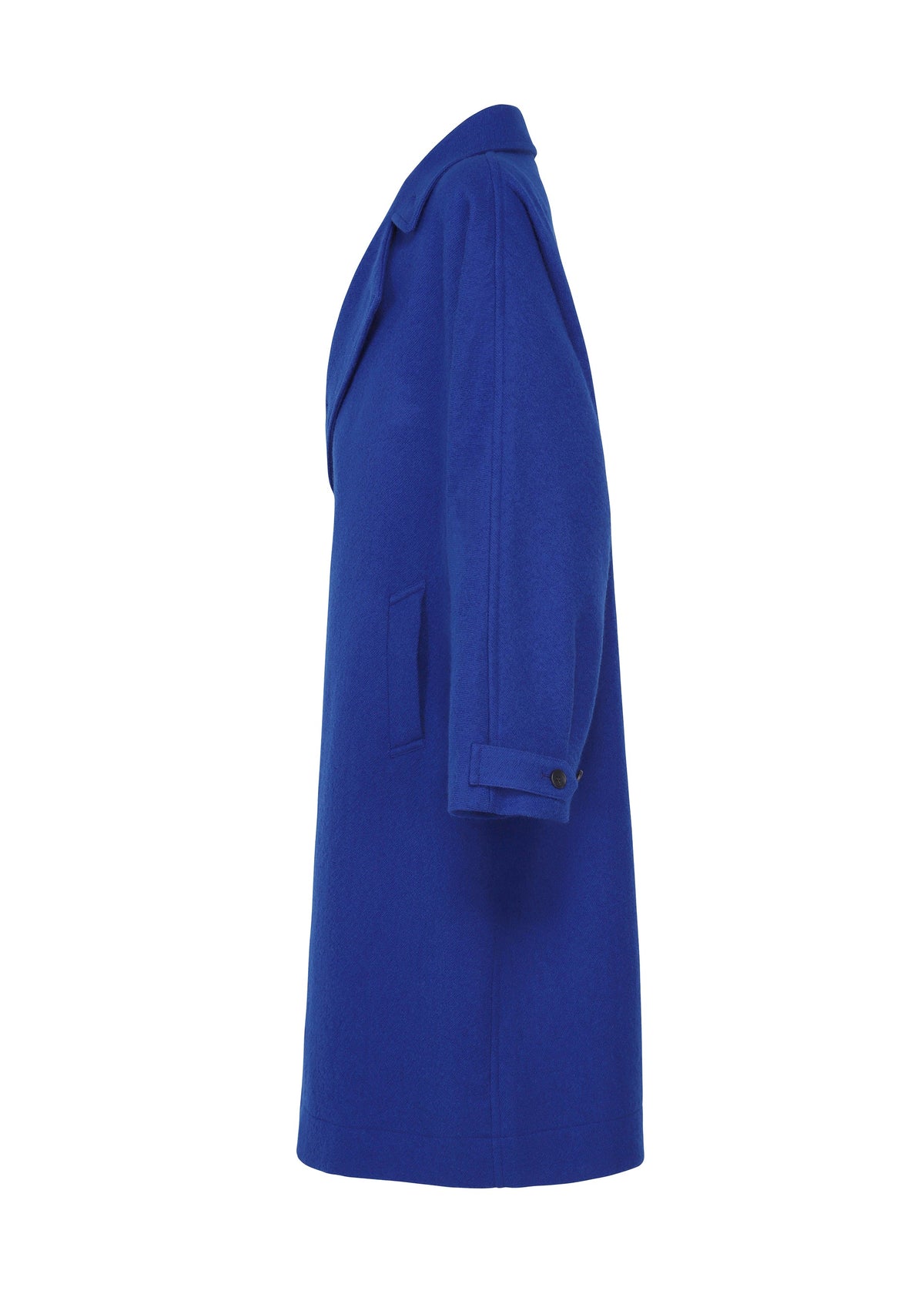 Zoomed view The FULLER WOOL by IM MEN is a knee-length, bright blue wool coat with a fluffy texture, notched collar, long sleeves with buttoned strap, and a single side pocket shown from the side.