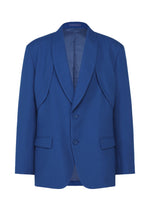 A blue formal blazer with wide lapels, two buttons, and flap pockets—the IM MEN SHRINK WOOL jacket for Autumn Winter 2026/27 stands out with its smooth, fitted design against a crisp white background. - BLUE （no.72）