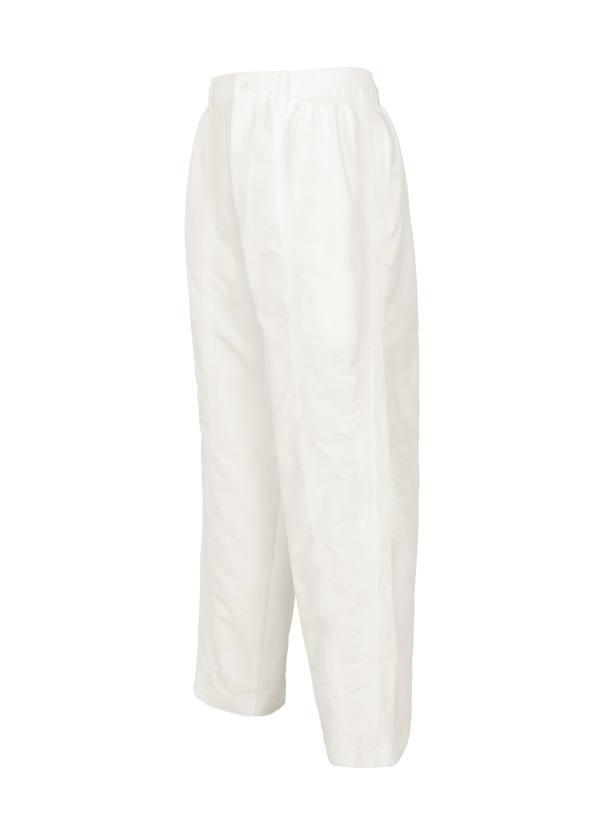 Zoomed view The CLAY pants by IM MEN are white, loose-fitting trousers made from sculptural fabric, featuring an elastic waistband, straight legs, and a button closure. They are shown on a white background at a slight side angle.