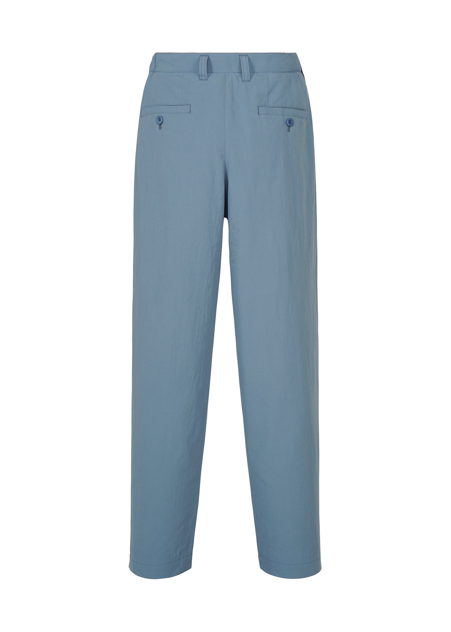 Zoomed view IM MEN’s COMFORT COTTON pants in light blue are shown from the back, crafted from high-twist organic cotton for a smooth feel. They feature belt loops, two back pockets with button closures, and a straight-leg fit.