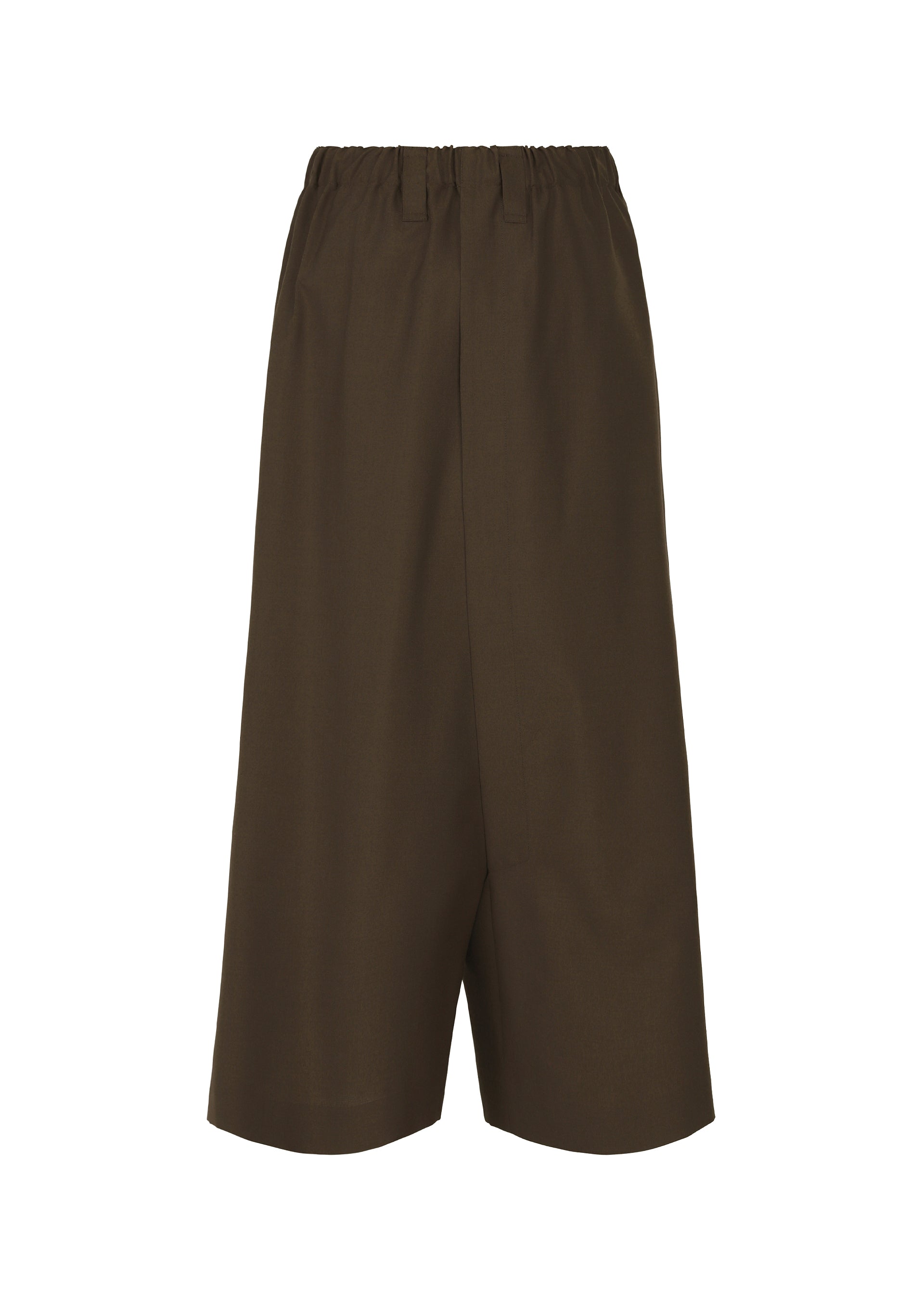 Zoomed view The SUAVE shorts by IM MEN are brown, knee-length with a relaxed silhouette and elastic waistband. They have a loose fit like sarouel pants, feature no visible patterns or embellishments, and are displayed against a white background.
