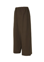 The IM MEN SUAVE are loose-fitting, knee-length brown sarouel pants with an elastic waistband and a relaxed silhouette, shown against a white background.