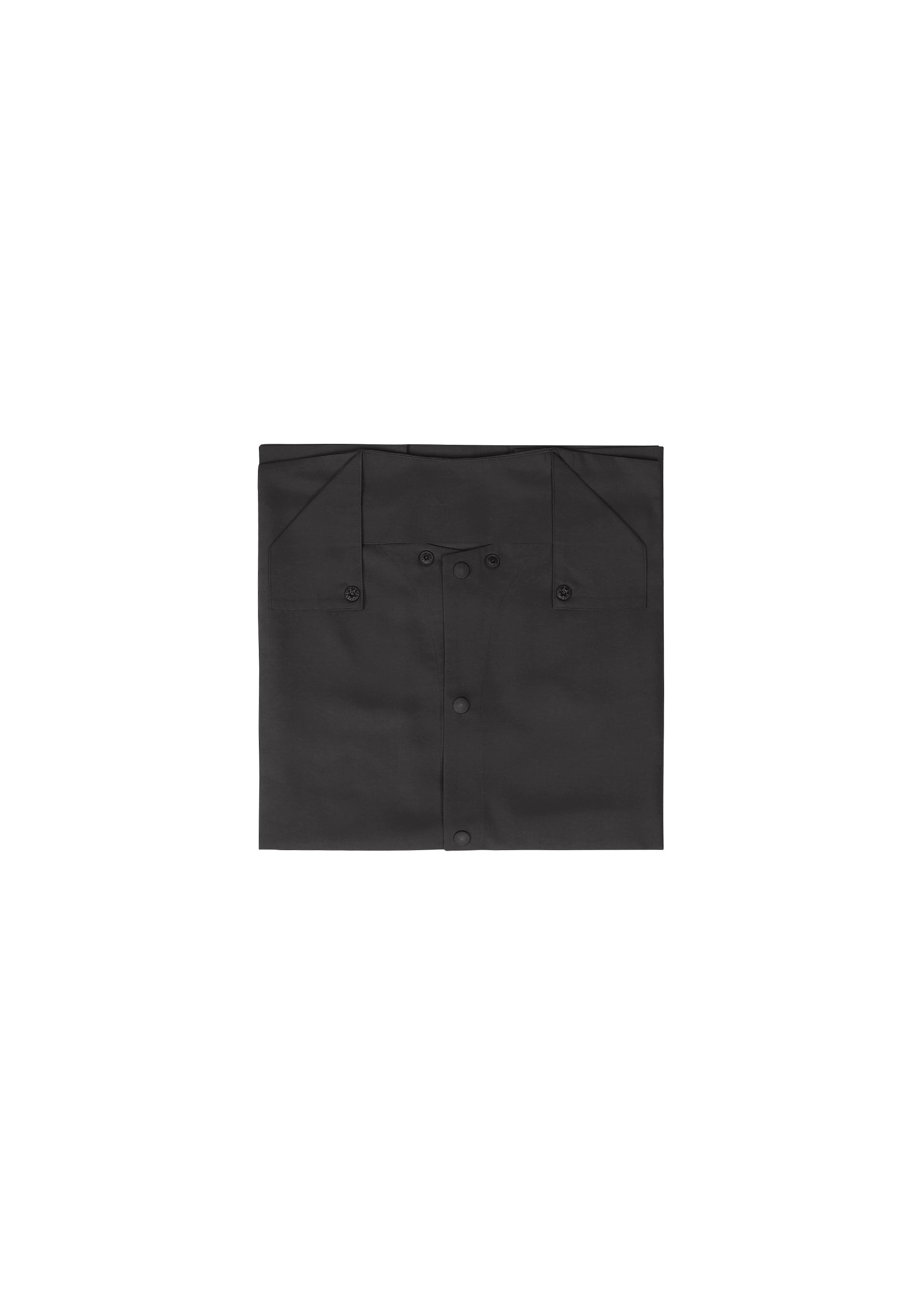 Zoomed view The IM MEN COMPACT SHIRT BLACK, a neatly folded long-sleeved button-up, is displayed against a plain white background.