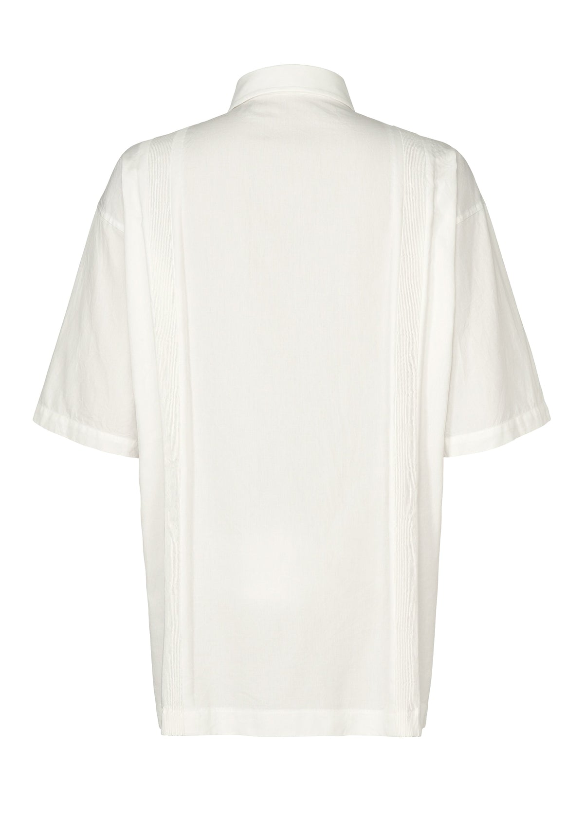 The IM MEN CLAY SHIRT is a relaxed-fit, short-sleeved cotton shirt in plain white, shown from the back with a simple collar and no visible buttons or patterns. view 3 of 8