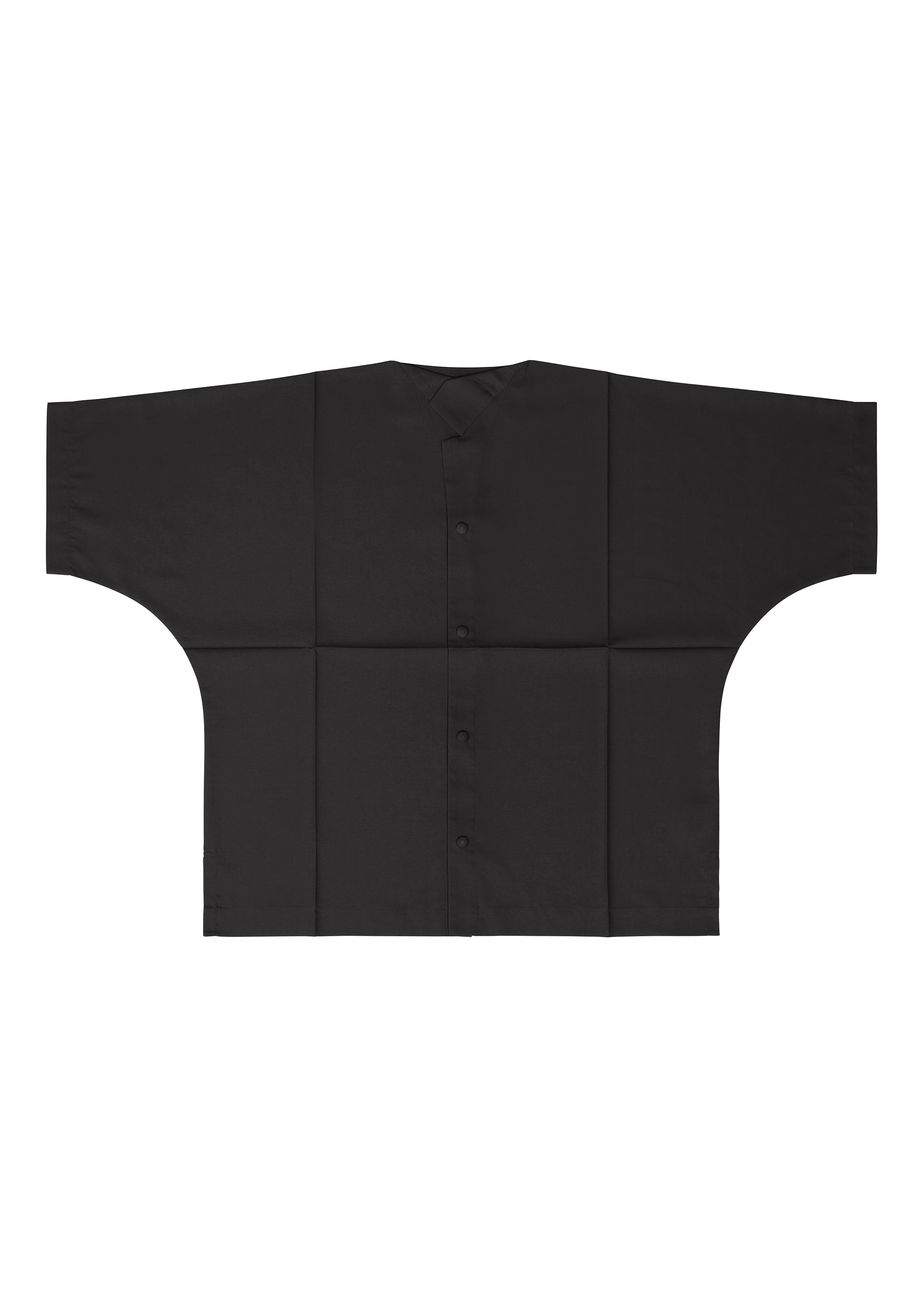 Zoomed view The IM MEN COMPACT SHIRT is black, short-sleeved, and boxy with wide sleeves and a flat, seamless design. Made from lightweight fabric, it is displayed on a white background.