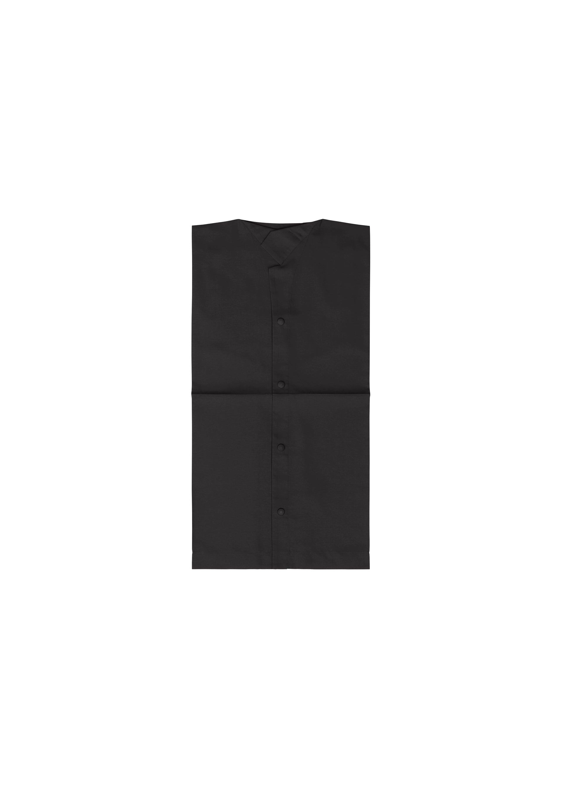 Zoomed view The IM MEN COMPACT SHIRT is a sleeveless black button-down, crafted from lightweight fabric, shown laid flat on a white background with visible buttons and collar.