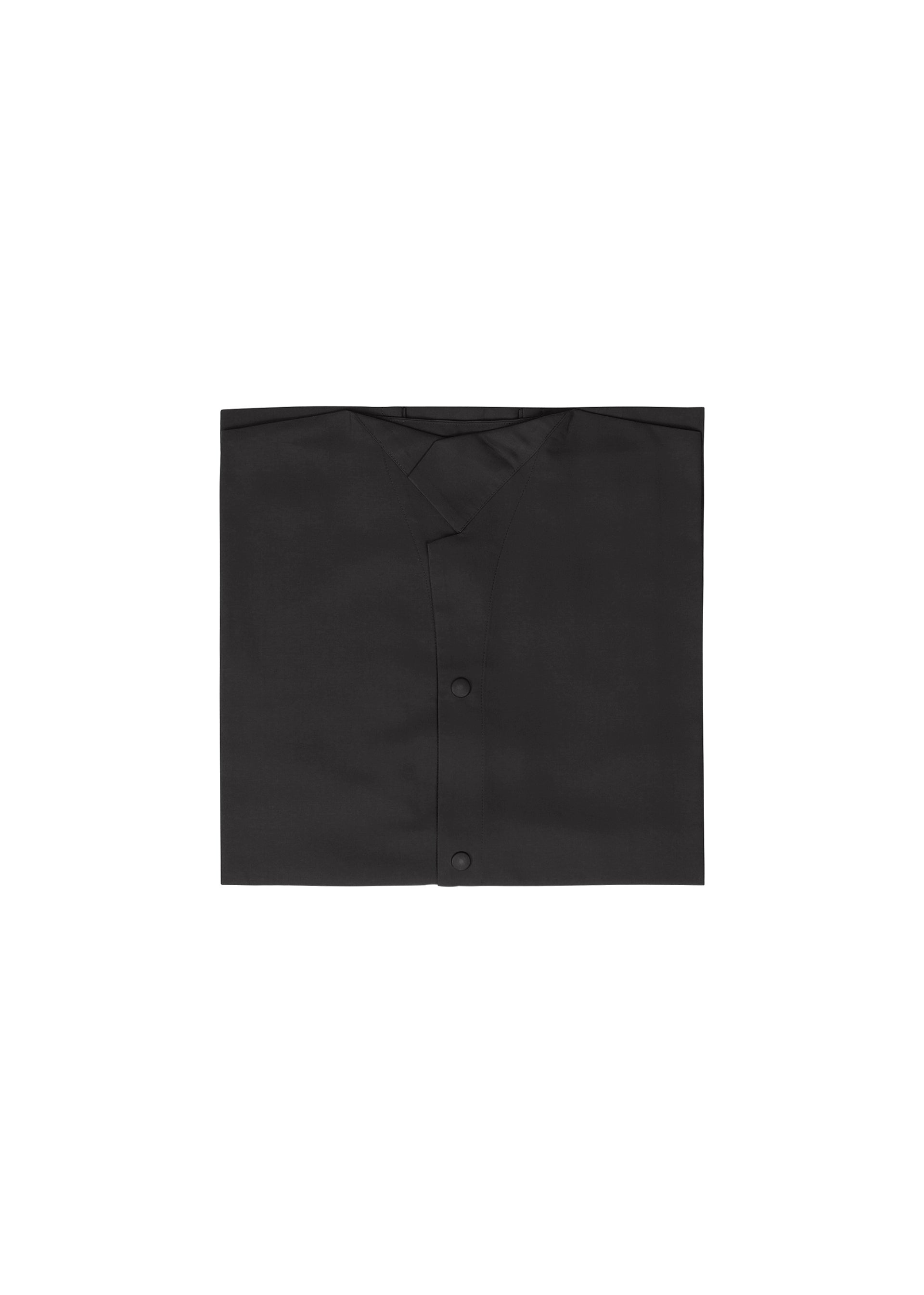 Zoomed view The IM MEN COMPACT SHIRT is a neatly folded black short-sleeved shirt made from lightweight fabric, displayed on a plain white background.