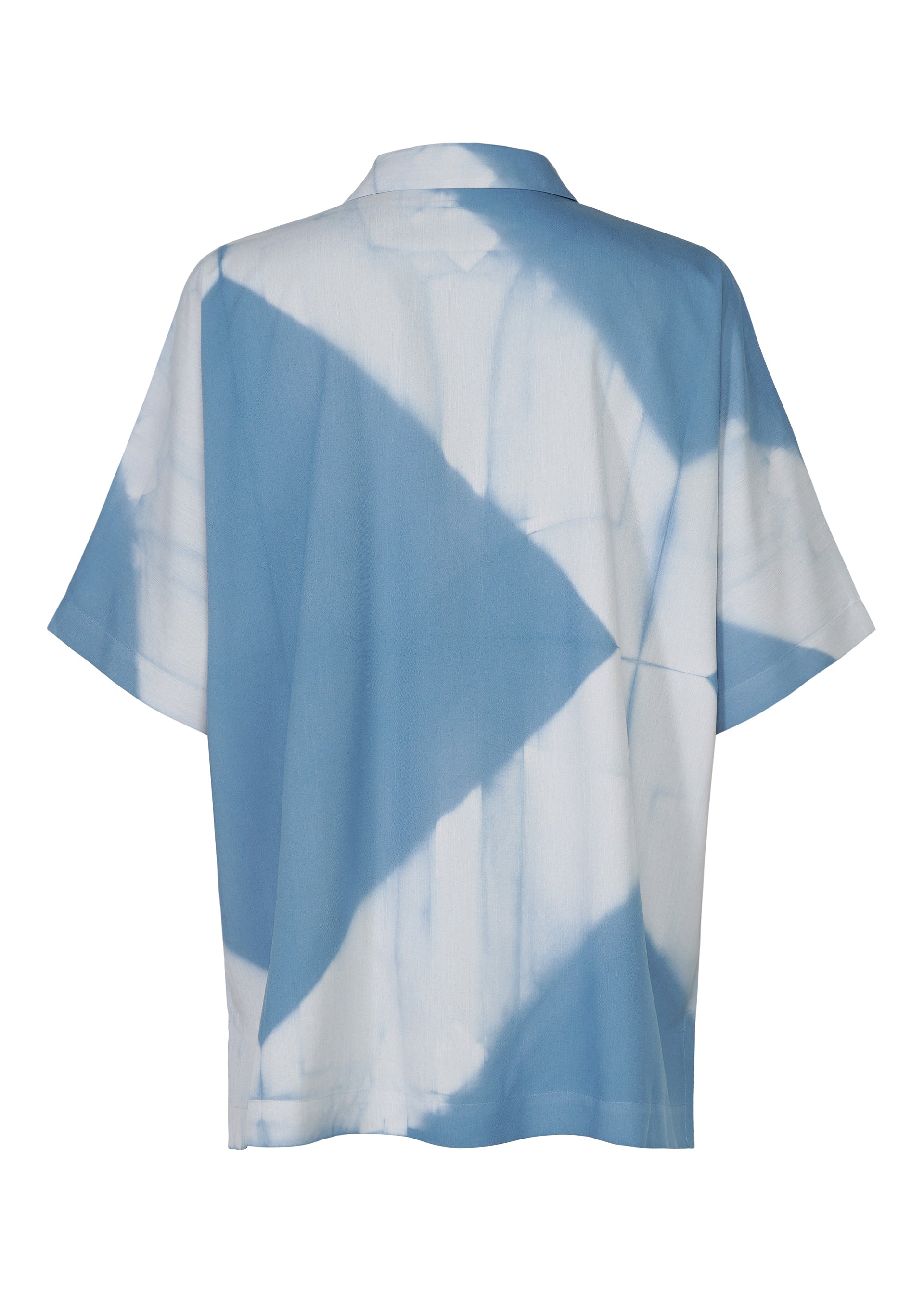 Zoomed view The ITAJIME SHIRT by IM MEN is a short-sleeved, loose-fitting top in a pale blue and white tie-dye pattern. Shown flat with the back facing up, it features subtle geometric designs created using the traditional Itajime Shibori dyeing technique.