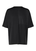 The IM MEN FLAT T is a loose-fit, plain black short-sleeve T-shirt with a round neckline, made from easy-care jersey, shown on a white background. - BLACK （no.15）