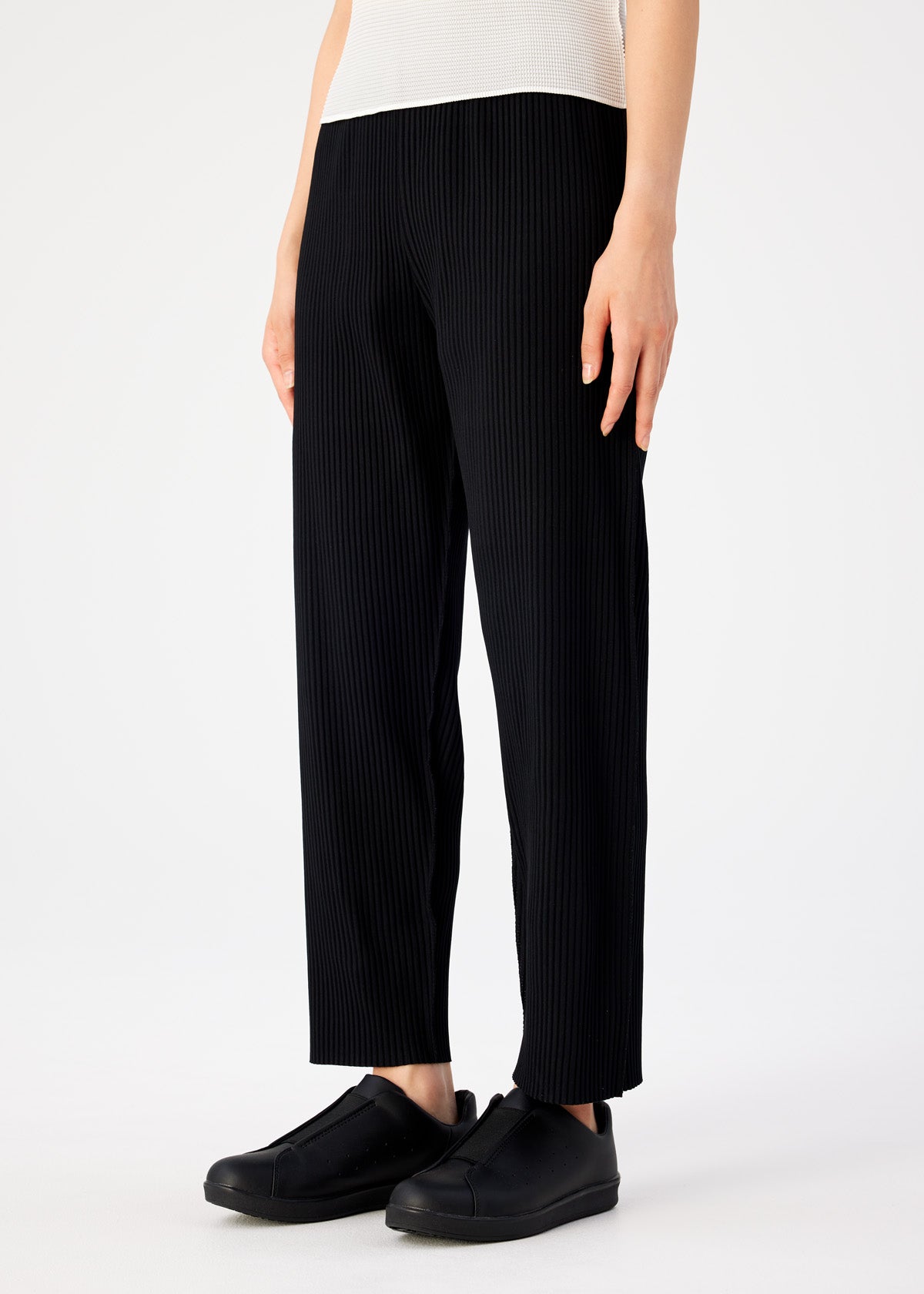 FINE KNIT PLEATS BLACK PANTS