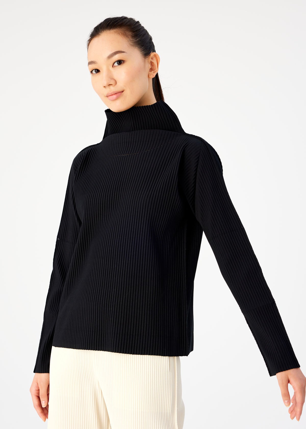 FINE KNIT PLEATS BLACK TOP