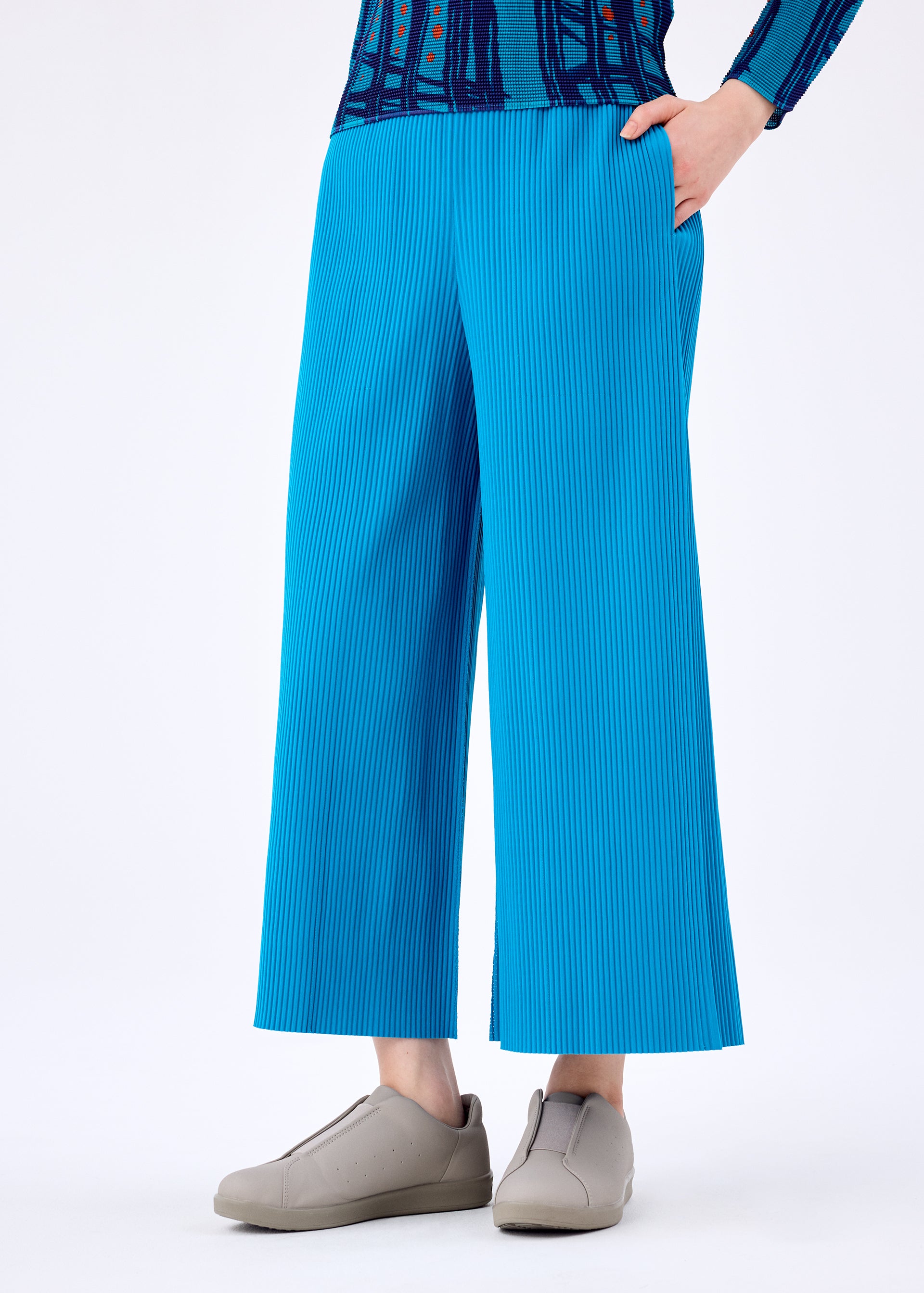 FINE KNIT PLEATS COLOR 2 PANTS