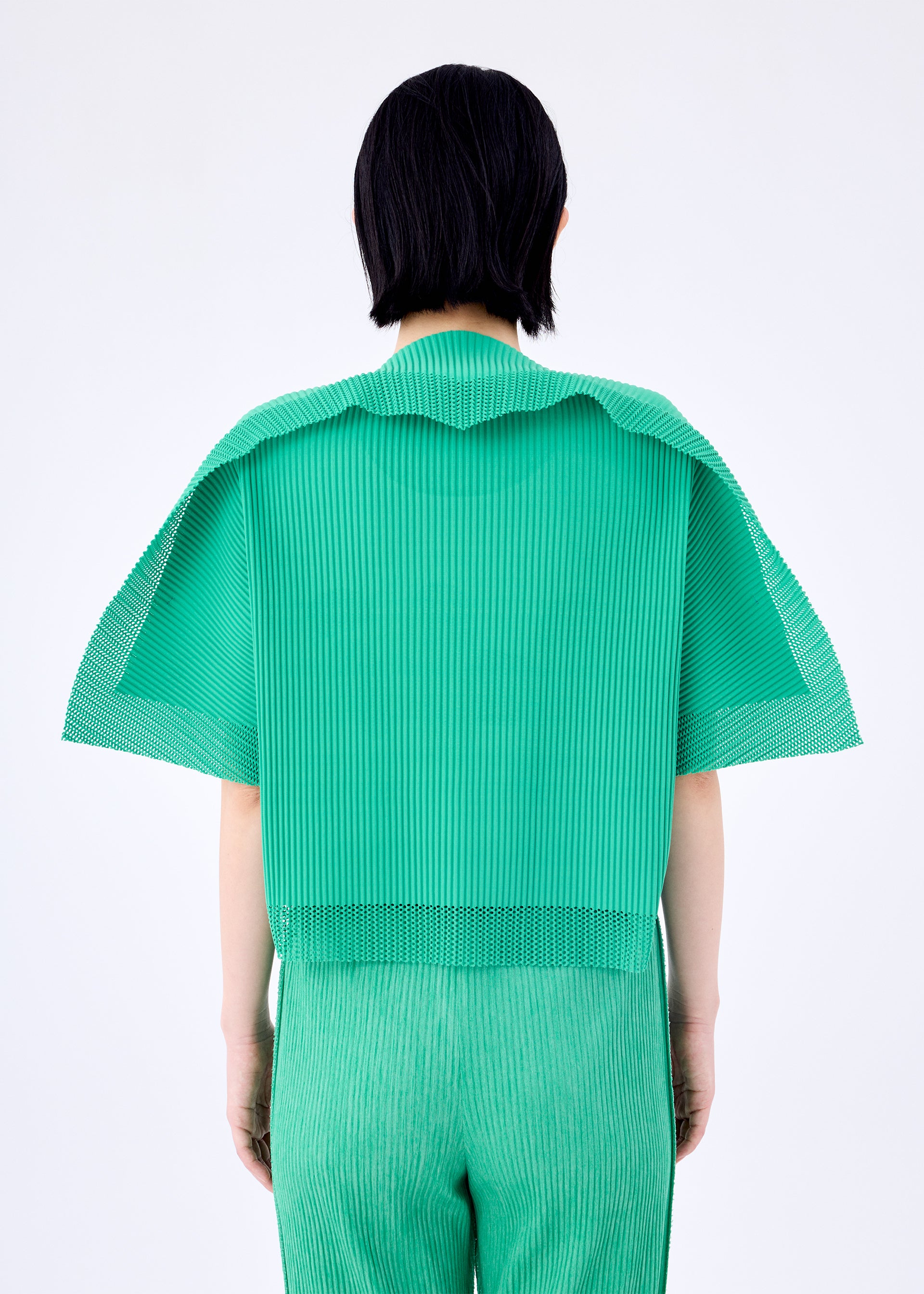 POP PLEATS TOP – ISSEY MIYAKE ONLINE STORE