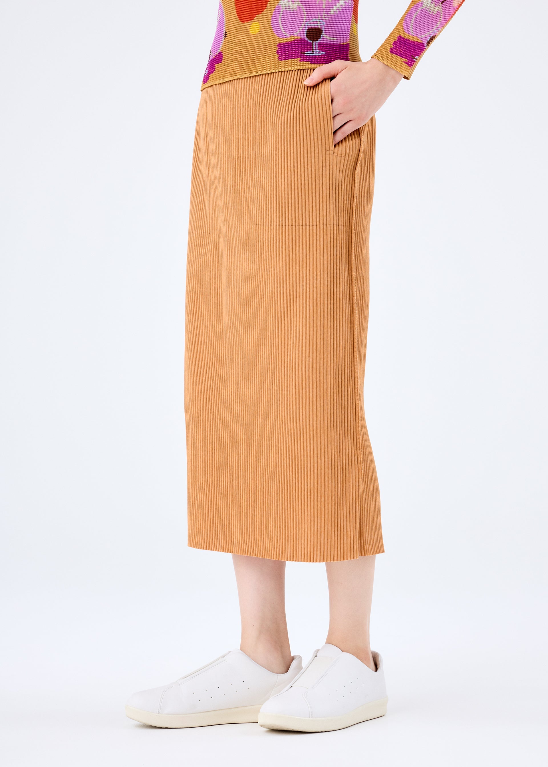 MIX FINE KNIT PLEATS BOTTOM – ISSEY MIYAKE ONLINE STORE