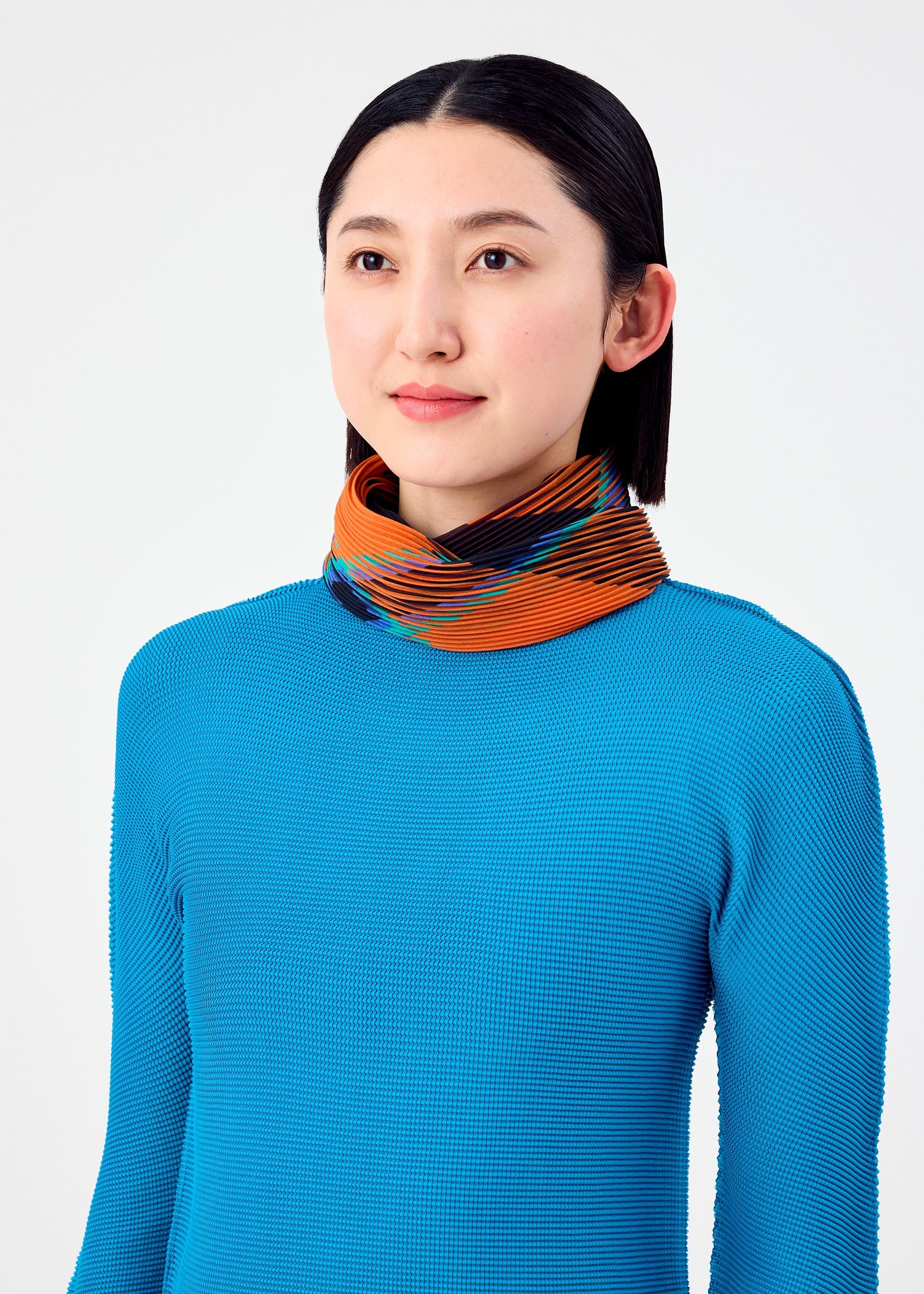 Zoomed view TARTAN CHECK PLEATS STOLE