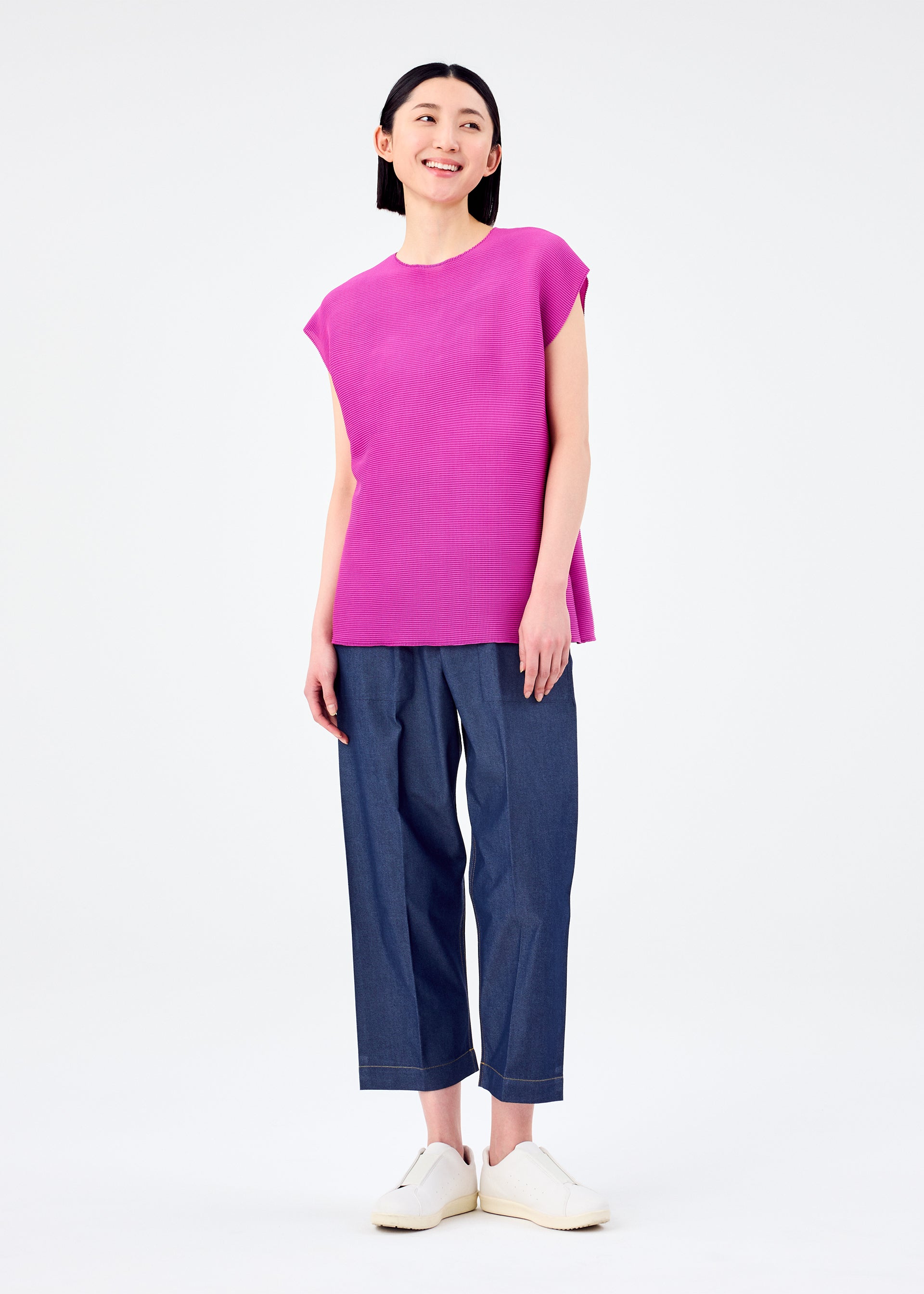 SQUARE STRETCH PLEATS – ISSEY MIYAKE ONLINE STORE