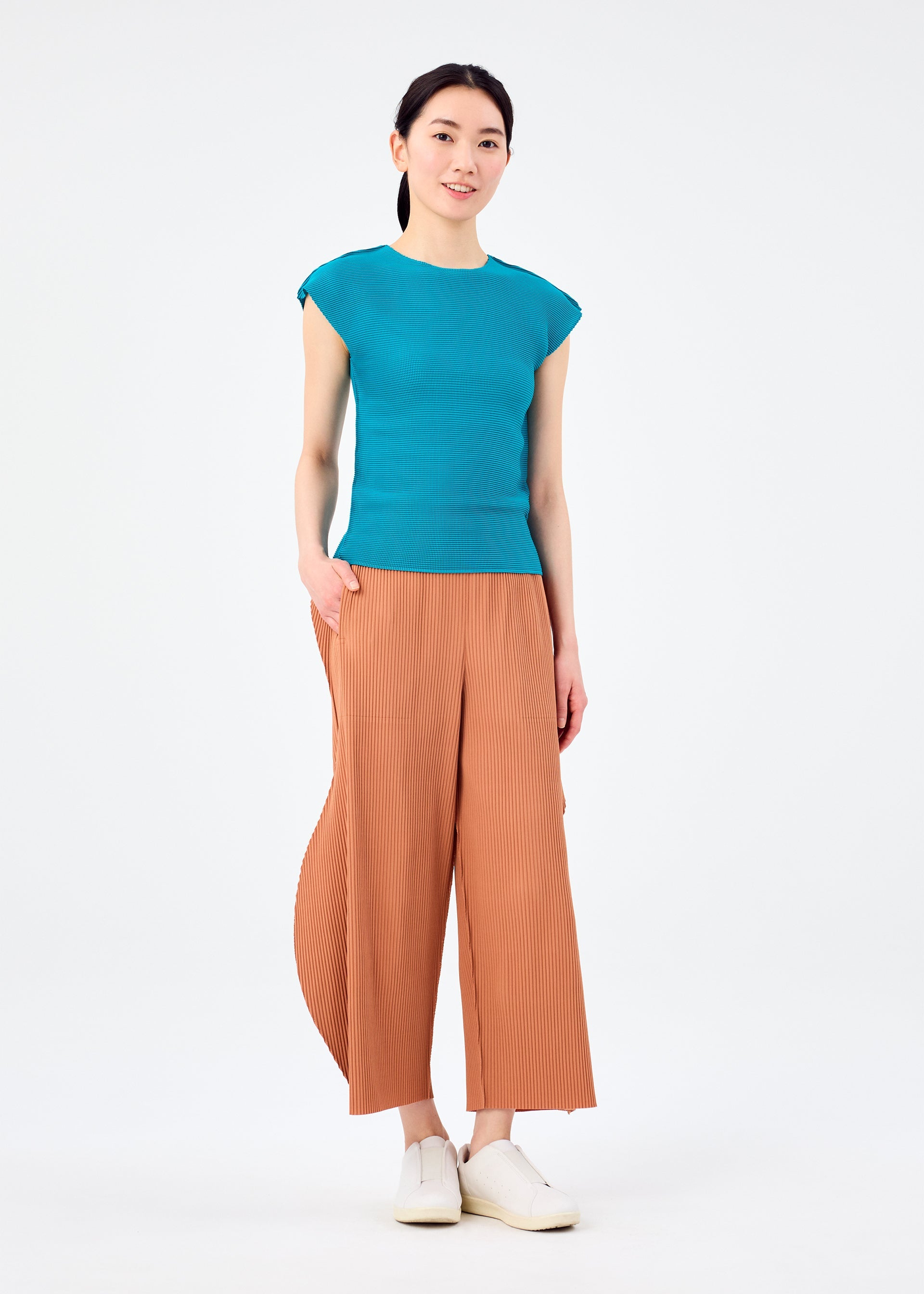 ISSEY MIYAKE PLEATS T ハイネックフレンチスリーブ サイズ3 ZIG ZAG PLEATS – isseymiyake.com