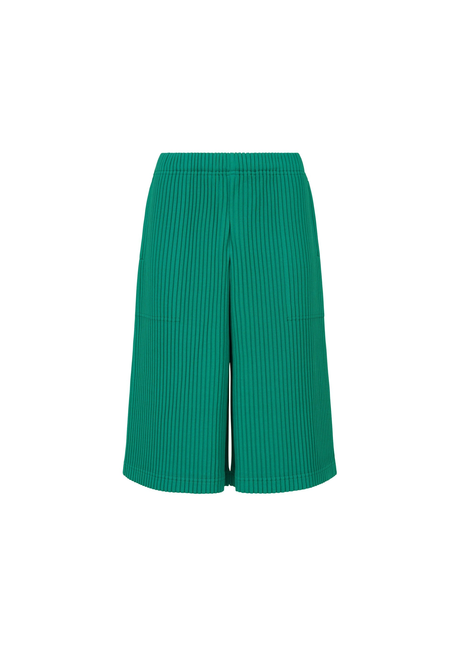 Zoomed view The SWEATS PLEATS by me ISSEY MIYAKE are green, knee-length shorts with a ribbed vertical texture, elastic waistband, and relaxed fit, shown on a white background. - PEACOCK GREEN （no.64）