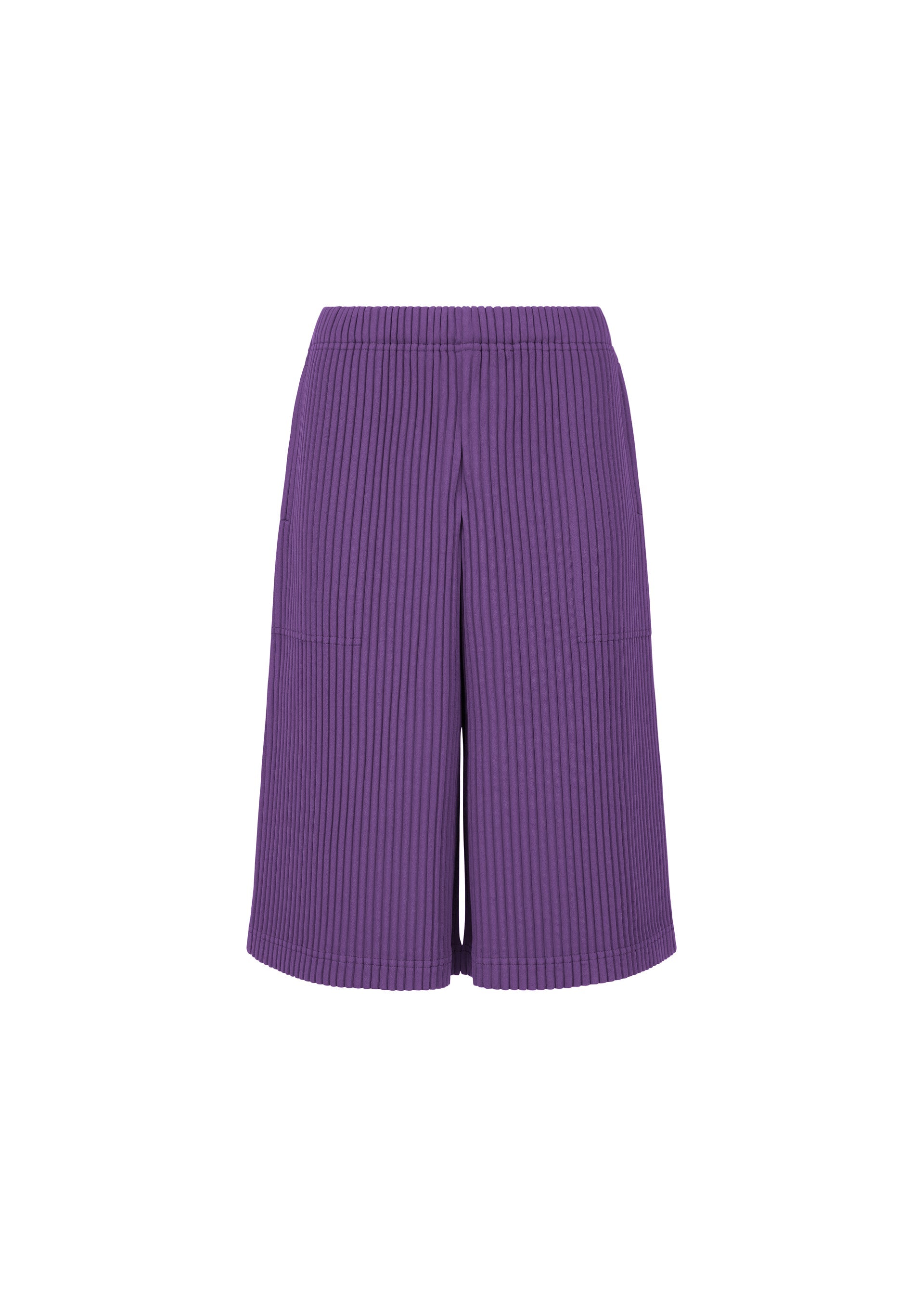 Zoomed view The SWEATS PLEATS shorts by me ISSEY MIYAKE are purple ribbed knit jersey fleece with an elastic waistband, two front patch pockets, and a relaxed knee-length fit, shown against a white background. - PURPLE （no.81）