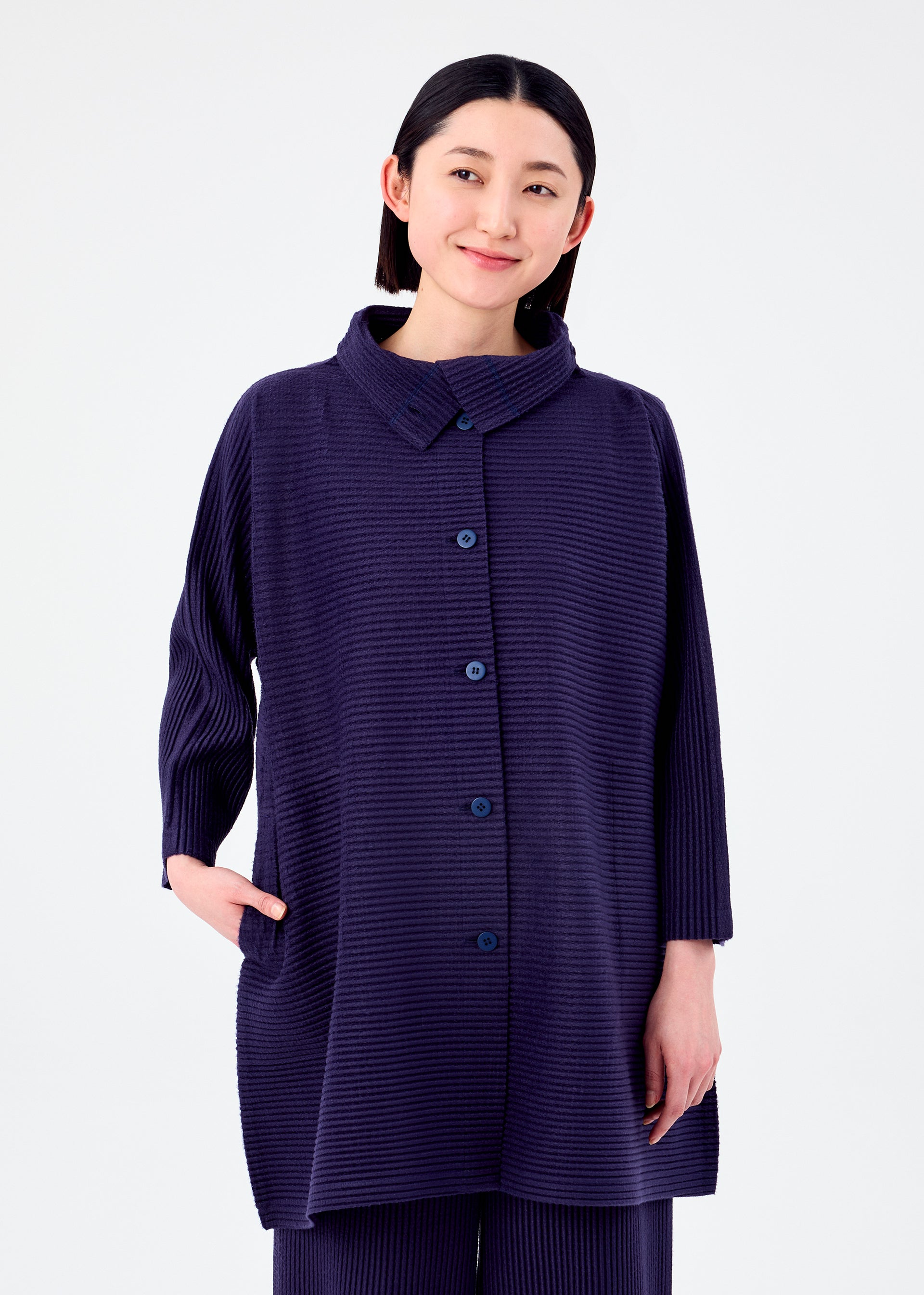 Zoomed view WARM PLEATS