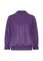 The BALLOON CAULIFLOWER by me ISSEY MIYAKE is a loose-fit, long-sleeved purple blouse with a knit-like texture, V-neckline, and gathered hem and cuffs for a stylish touch. - PURPLE （no.81）