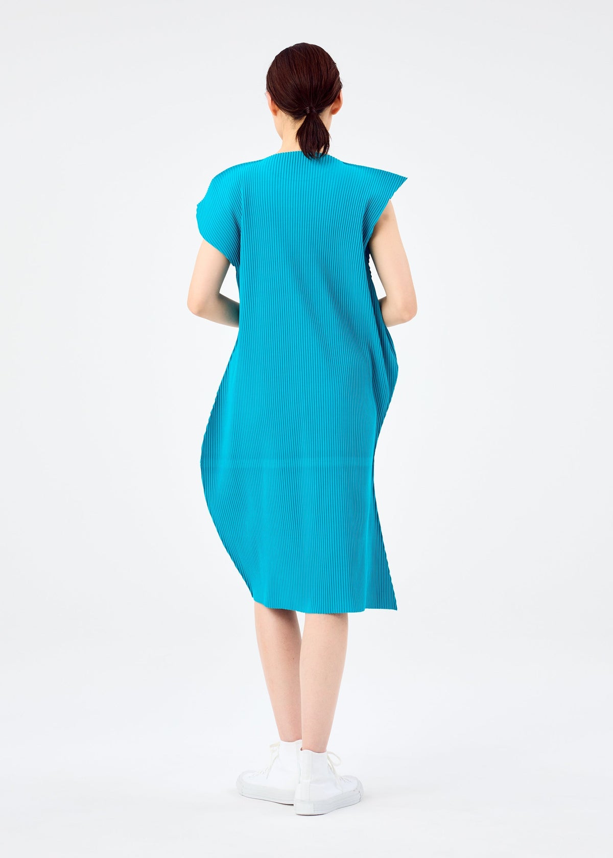 CURVE PLEATS