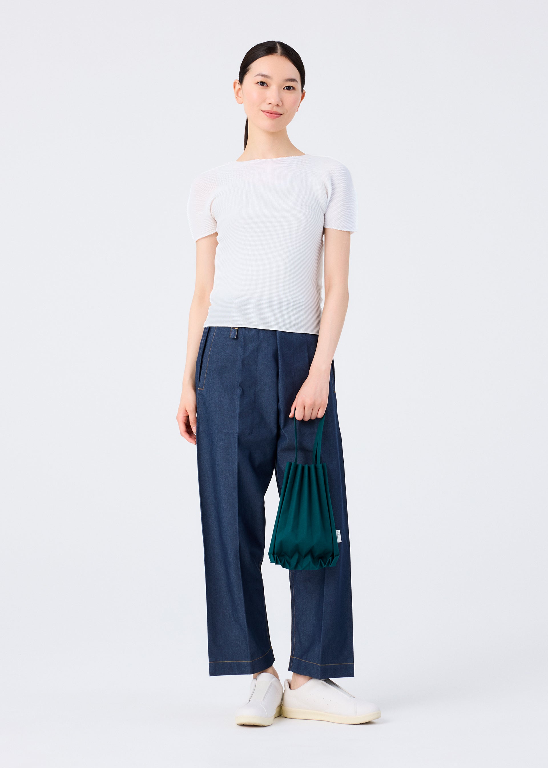 ME ISSEY MIYAKE / TRUNK PLEATS BAG – ISSEY MIYAKE ONLINE STORE