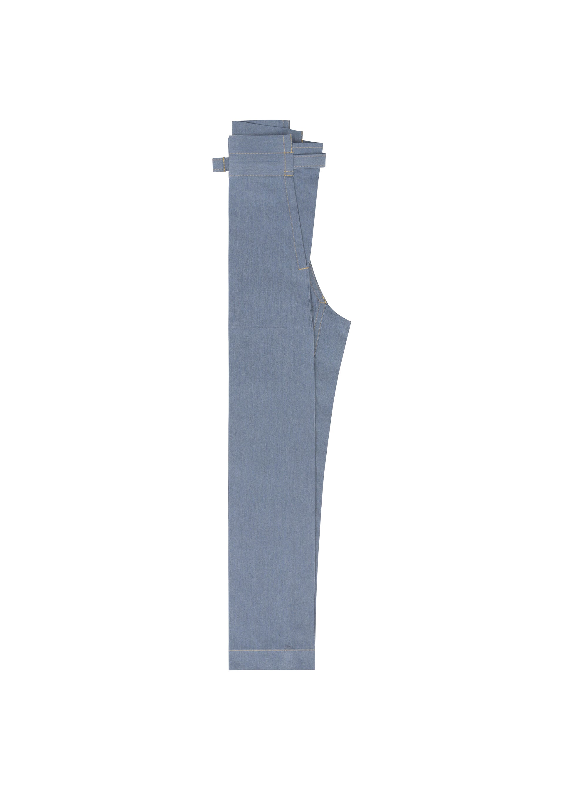Zoomed view Light blue FLAT DENIM jeans by me ISSEY MIYAKE, neatly folded with aligned waistband and legs, displayed flat on a white background for a clean, streamlined look.