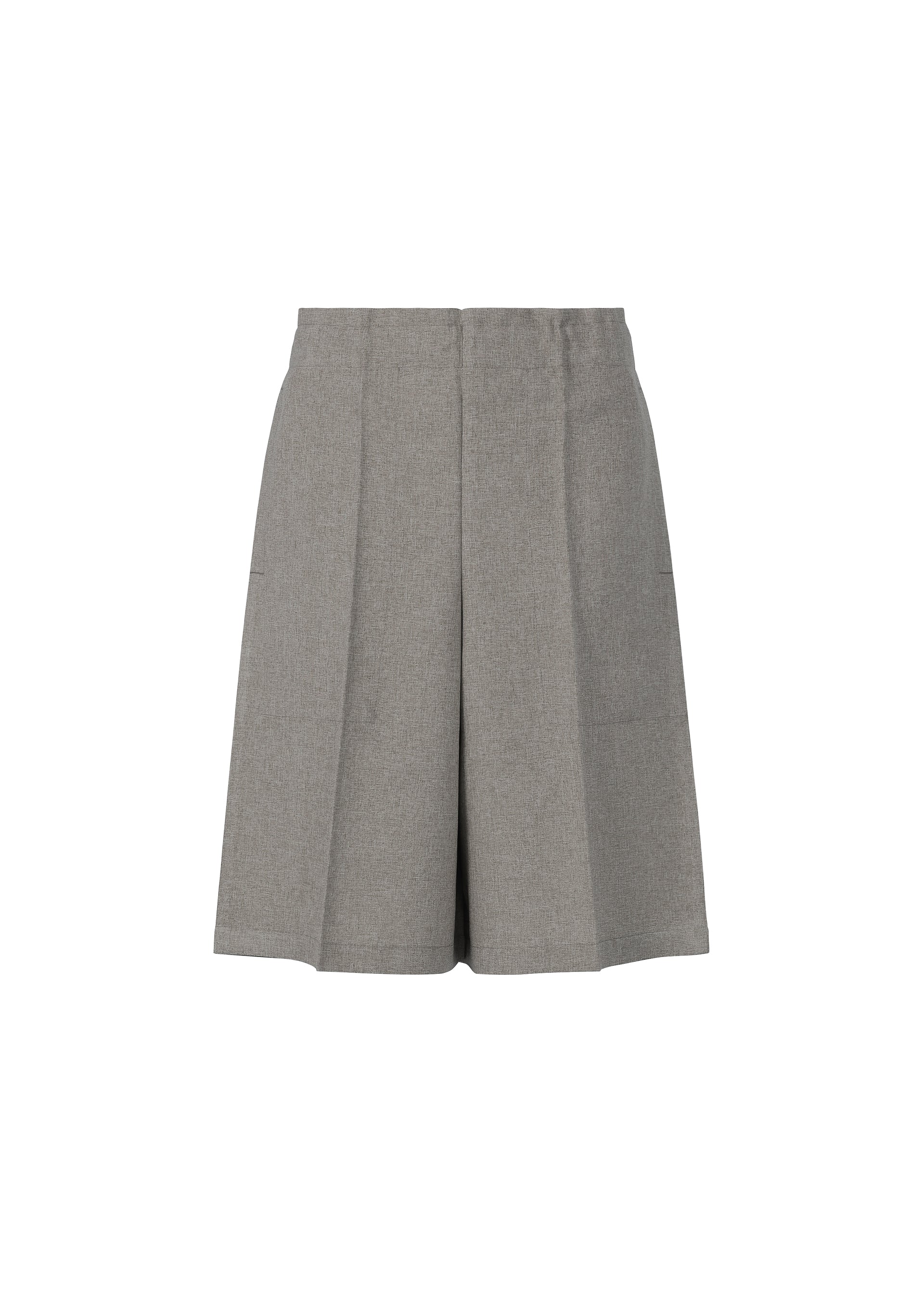 Zoomed view The FLAT BOTTOM shorts by me ISSEY MIYAKE feature a high waist, front pleats, and side pockets in gray cationic yarn for a melange look, shown against a plain white background. - CHARCOAL （no.14）