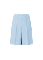 The FLAT BOTTOM shorts by me ISSEY MIYAKE are light blue, high-waisted, and tailored with front pleats. Made from cationic yarn for a melange look, they feature a slightly flared leg and are shown on a white background. - LIGHT BLUE （no.70）