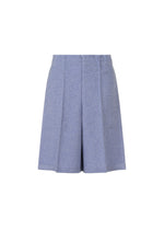 FLAT BOTTOM by me ISSEY MIYAKE: Light blue high-waisted pressed wide-leg shorts with front pleats, crafted from cationic yarn for a subtle melange effect, shown against a white background. - BLUE （no.72）
