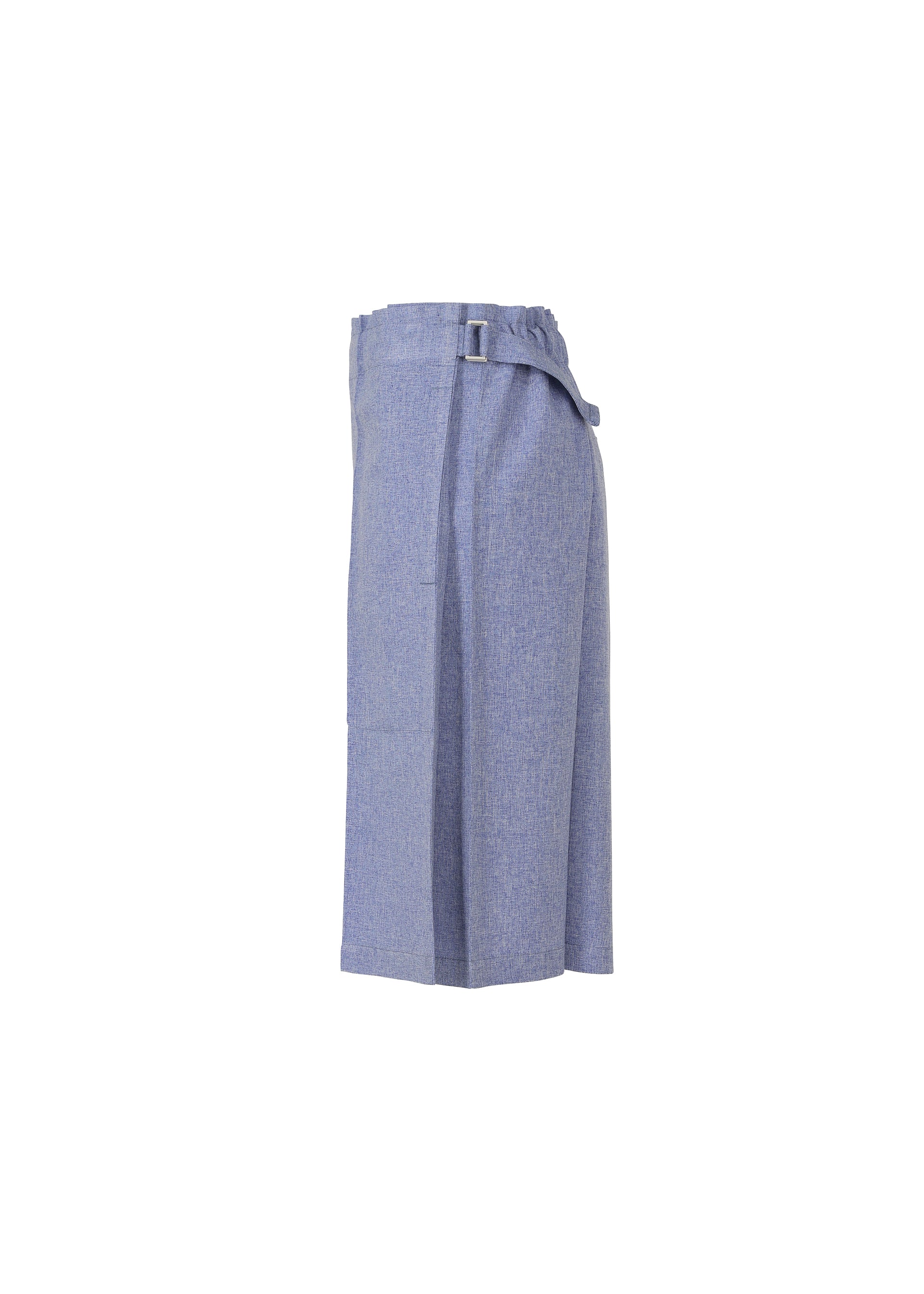 Zoomed view The FLAT BOTTOM skirt by me ISSEY MIYAKE is light blue, knee-length, with a side belt and pleats. Made from cationic yarn for a melange look, it features subtle textured fabric and a relaxed fit. Shown on a plain white background.