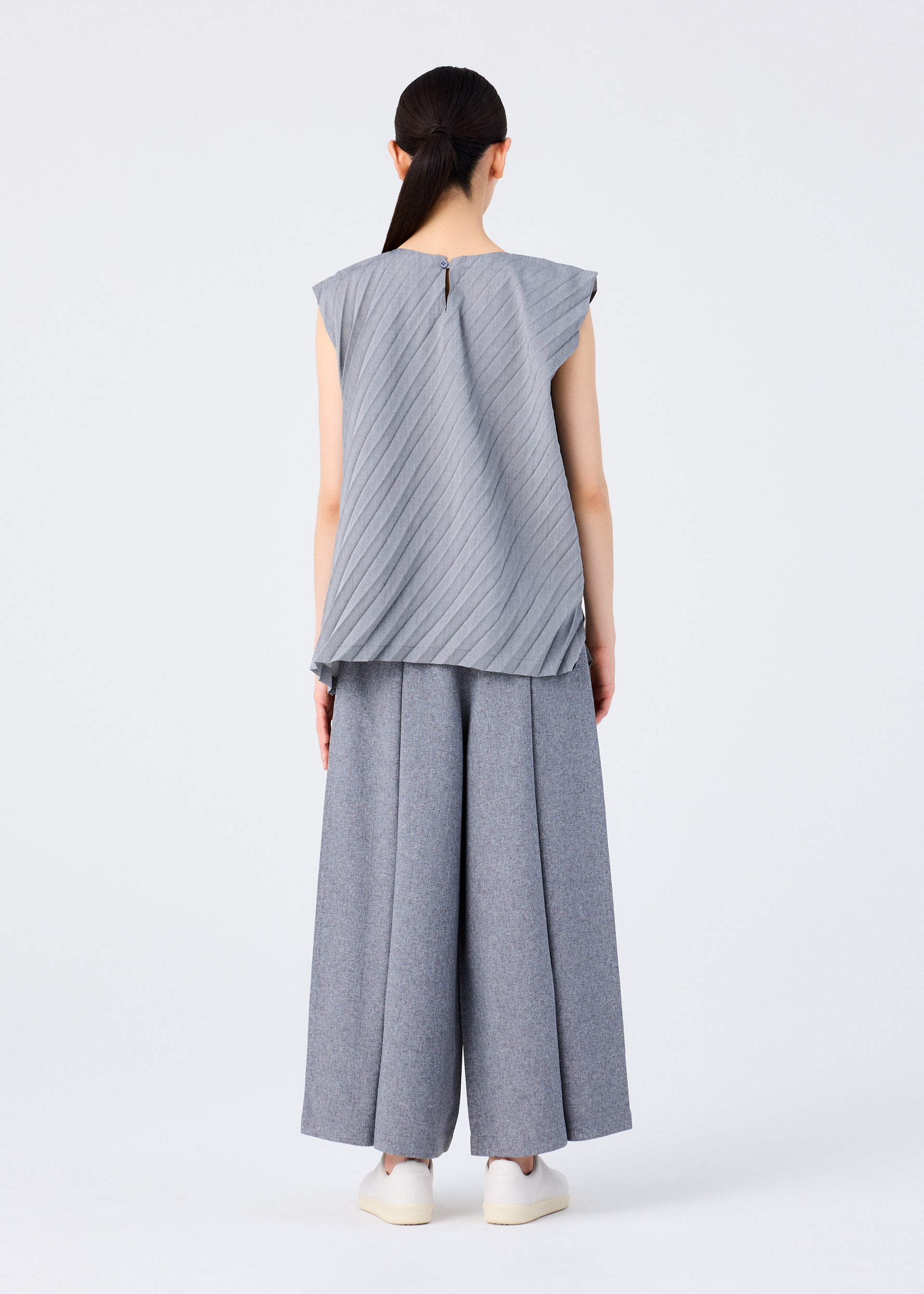 FLAT BOTTOM – ISSEY MIYAKE ONLINE STORE