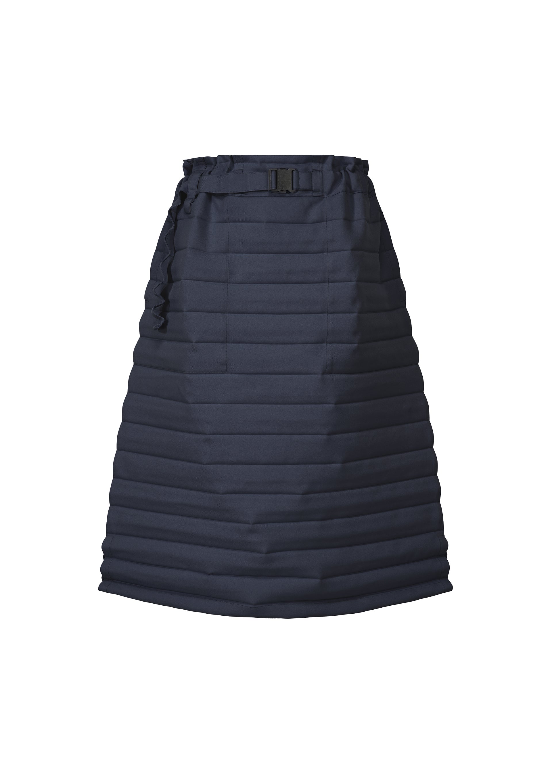 Zoomed view The RIPPLE PLEATS skirt by me ISSEY MIYAKE is navy blue, quilted with horizontal stitching, features handmade pleats, an elastic waistband, a matching fabric belt with buckle, and is shown on a white background. - NAVY （no.75）