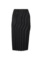 The ZIG ZAG PLEATS skirt by me ISSEY MIYAKE is a black, knee-length style with an elastic waistband, featuring geometric and diagonal pleats above and vertical pleats below for a distinctive zigzag silhouette. - BLACK （no.15）