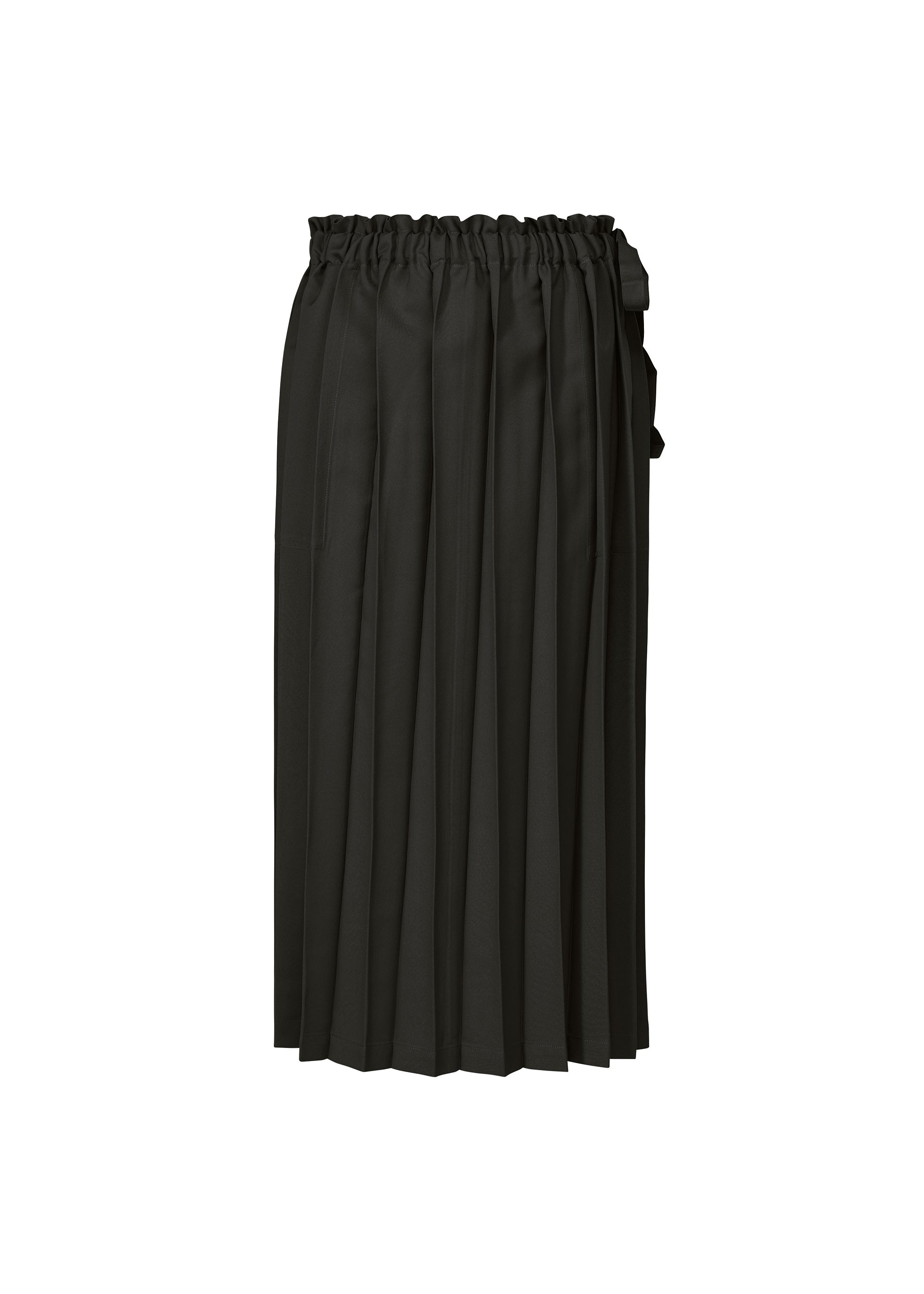 Zoomed view The CROSS PLEATS skirt by me ISSEY MIYAKE is a black, knee-length hand-pleated design with an elastic waistband and side tie, showcasing unique pleats, shown on a white background. - BLACK （no.15）