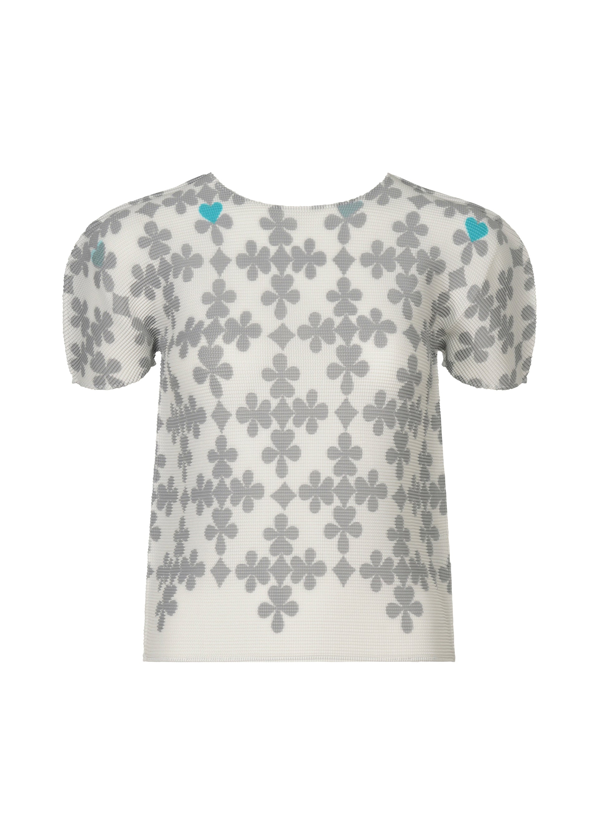 Zoomed view A textured, short-sleeved white SUIT top by me ISSEY MIYAKE, featuring stretch pleats, a gray floral print, two light blue hearts on the shoulders, puffed sleeves, and a subtle playing card motif. - GRAY-HUED （no.17）
